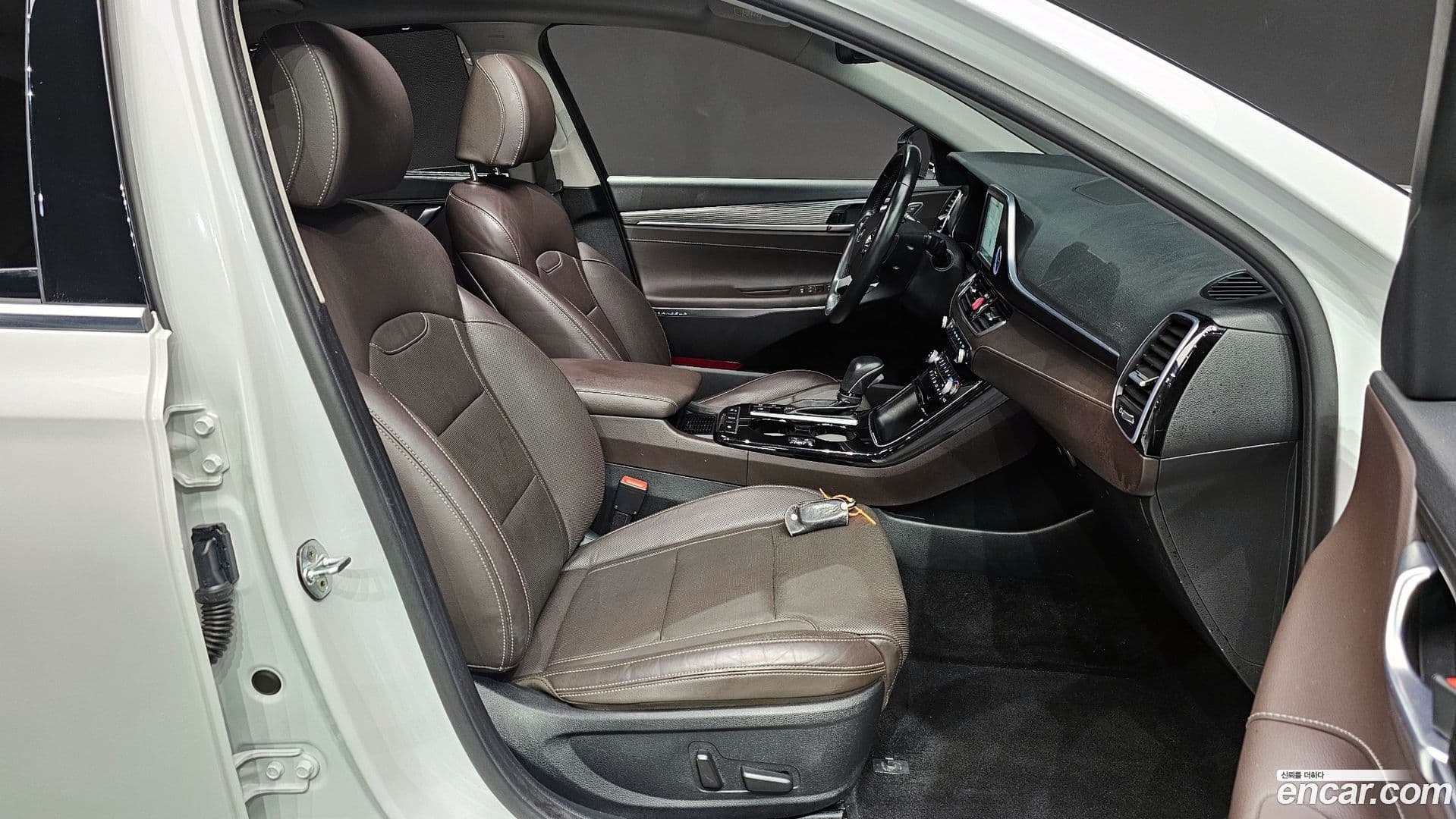 Main__Slider__Photo:Grandeur Hyundai 2017.5-9