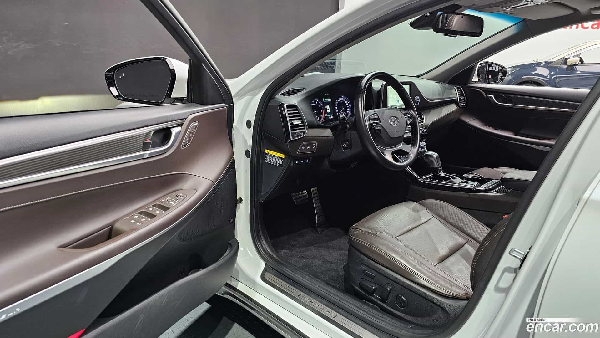 Grandeur Hyundai 2017.5-OPTION-015