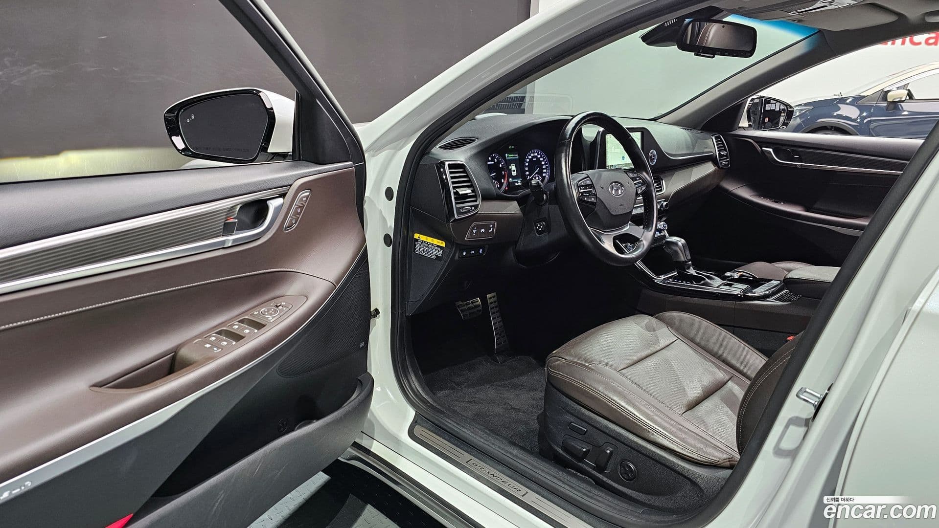 Main__Slider__Photo:Grandeur Hyundai 2017.5-10