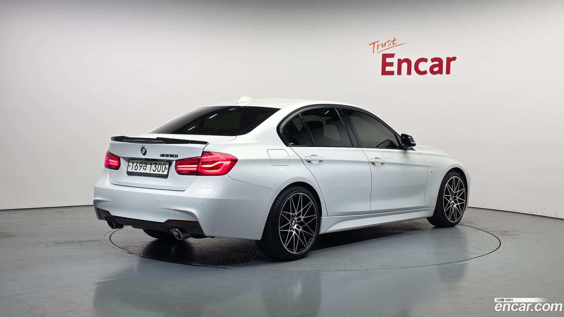 Main__Slider__Photo:3-Series BMW 2017.9-1