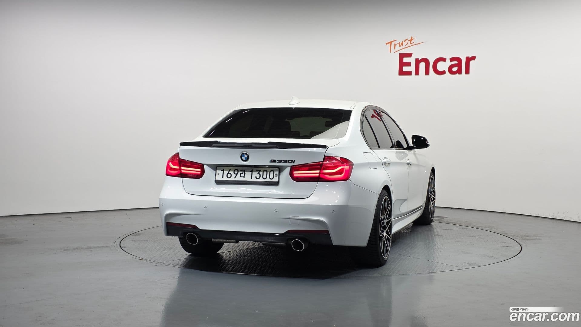 Main__Slider__Photo:3-Series BMW 2017.9-3