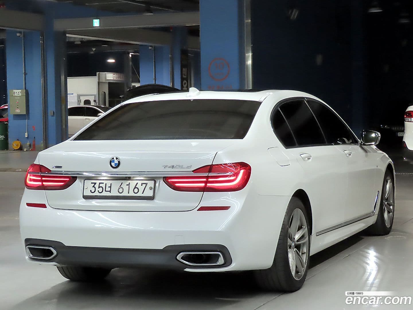 Main__Slider__Photo:7-Series BMW 2017.8-3