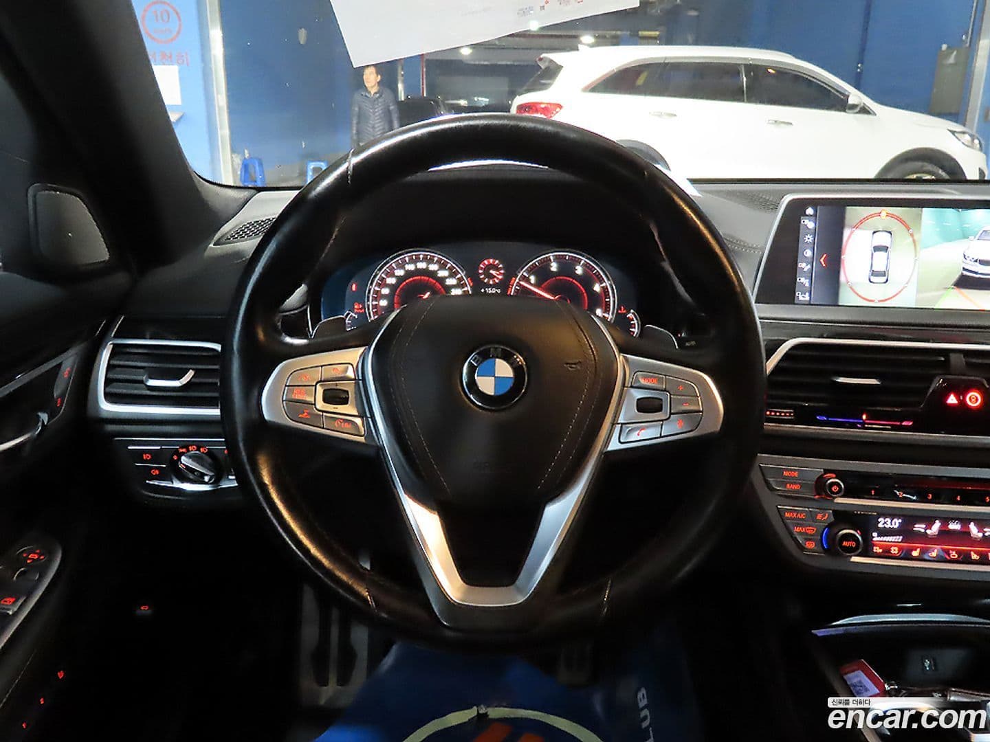 Main__Slider__Photo:7-Series BMW 2017.8-9