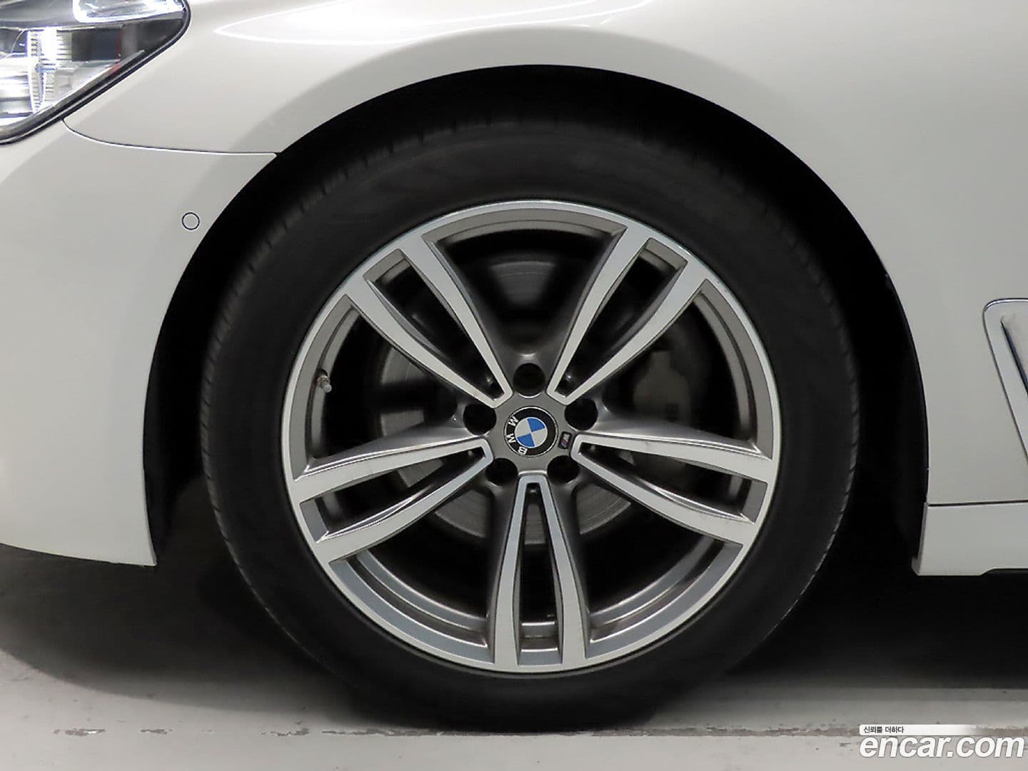 Main__Slider__Photo:7-Series BMW 2017.8-19