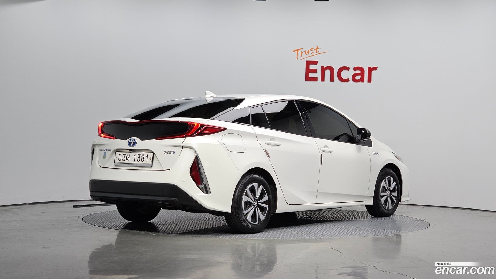 Main__Slider__Photo:Prius Toyota 2017.7-1