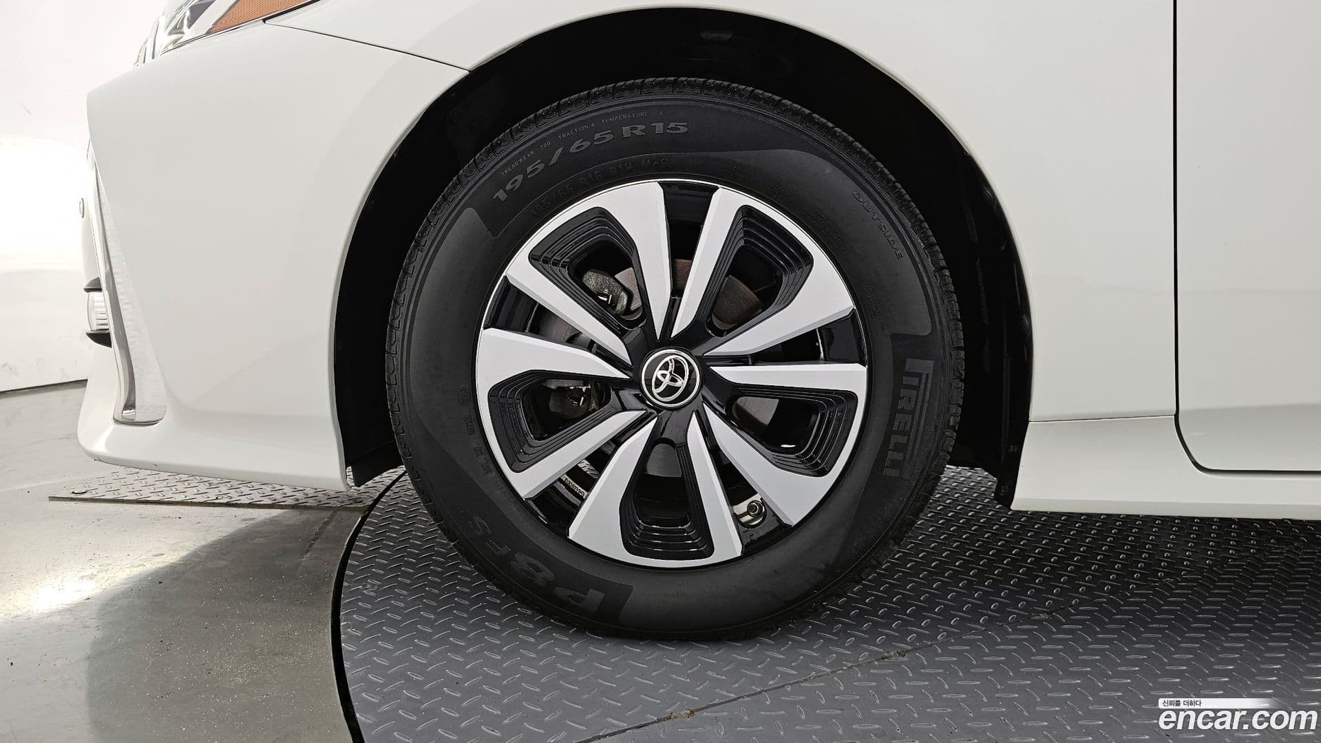 Main__Slider__Photo:Prius Toyota 2017.7-4