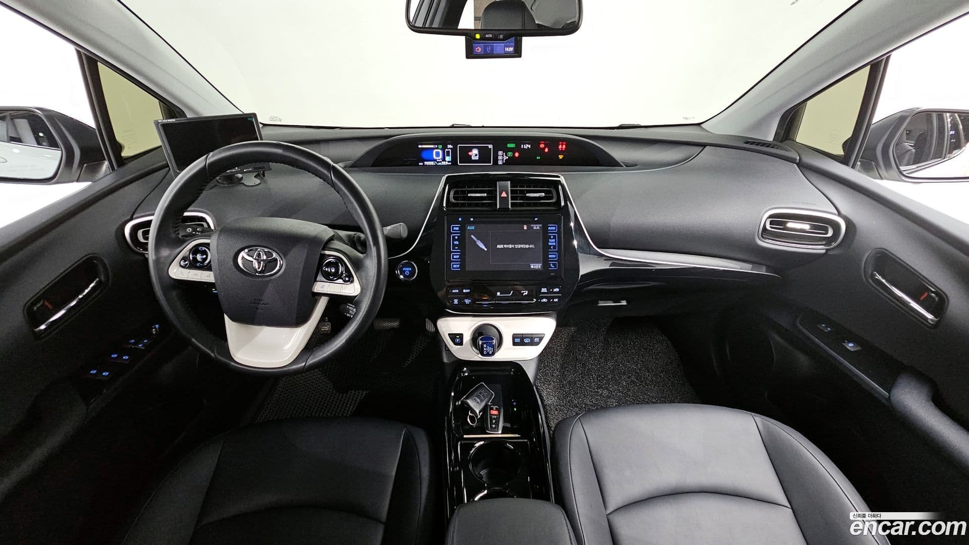 Main__Slider__Photo:Prius Toyota 2017.7-6