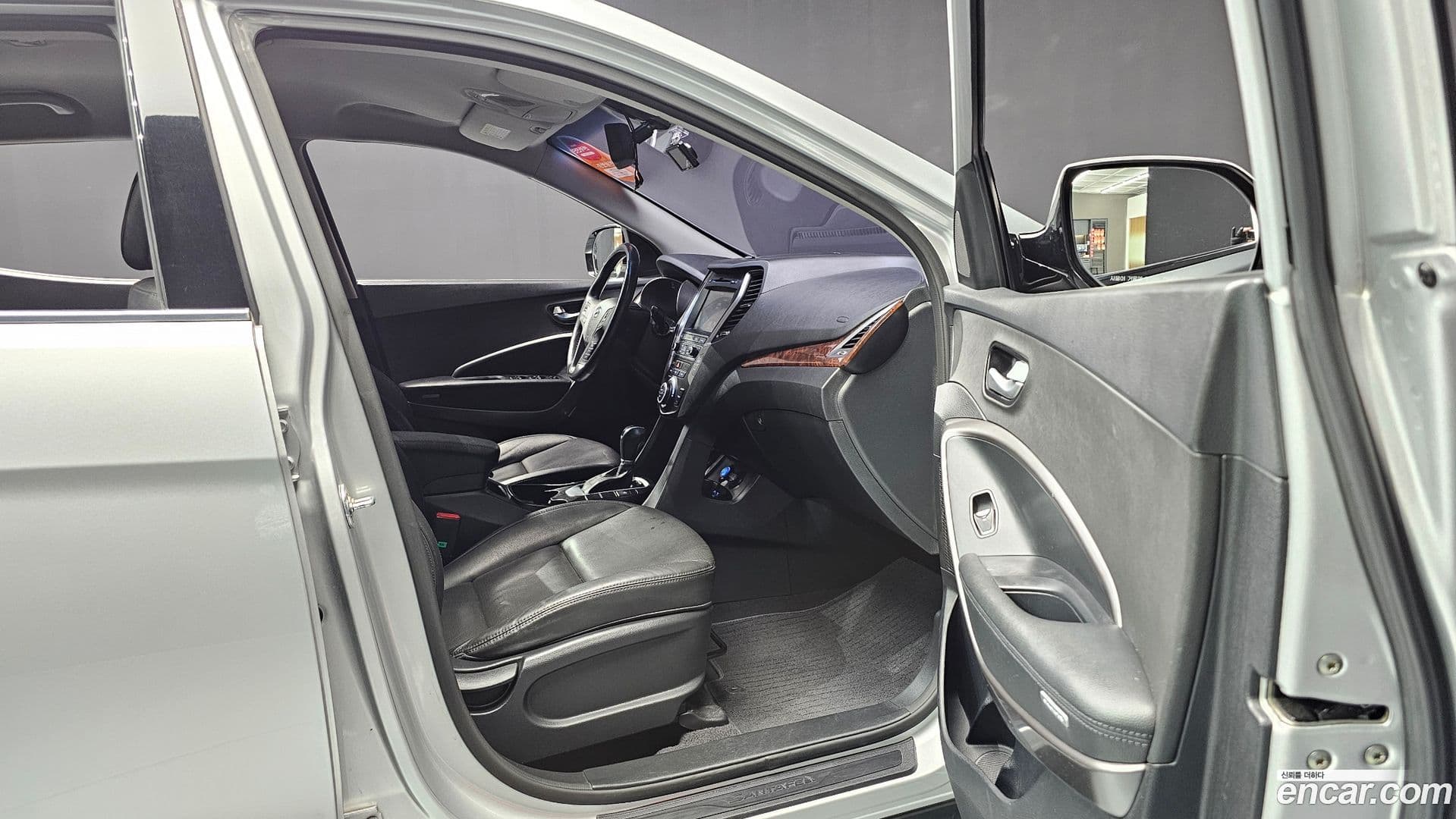 Main__Slider__Photo:Santafe Hyundai 2016.6-10