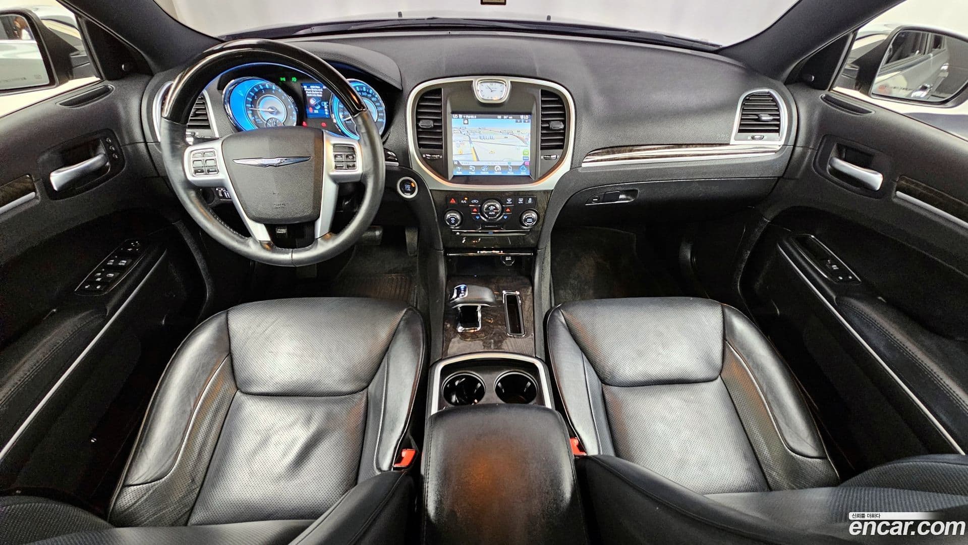 Main__Slider__Photo:300C Chrysler 2012.11-6