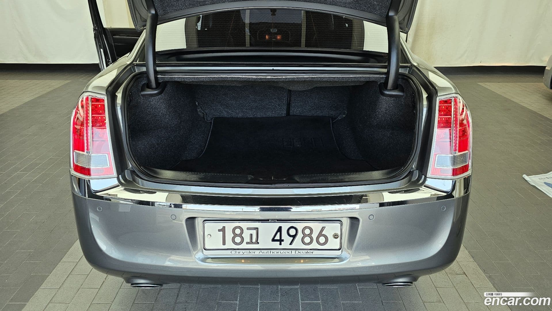 Main__Slider__Photo:300C Chrysler 2012.11-19