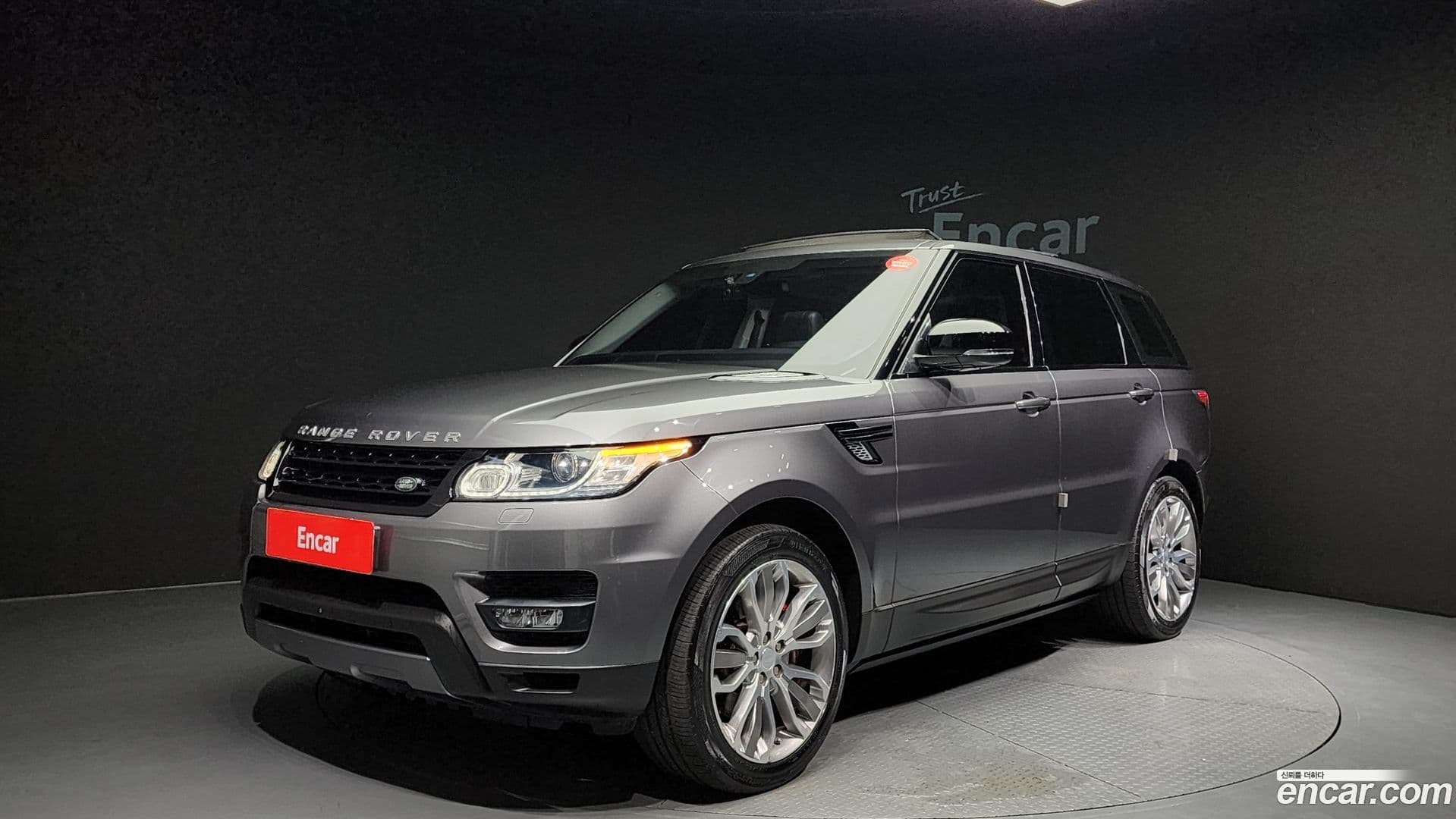 Main__Slider__Photo:Range Rover Sport Land Rover 2016.8-0