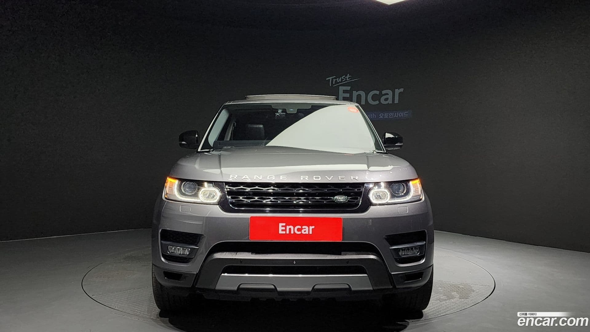 Main__Slider__Photo:Range Rover Sport Land Rover 2016.8-2