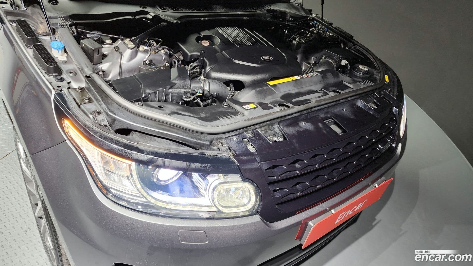 Main__Slider__Photo:Range Rover Sport Land Rover 2016.8-5