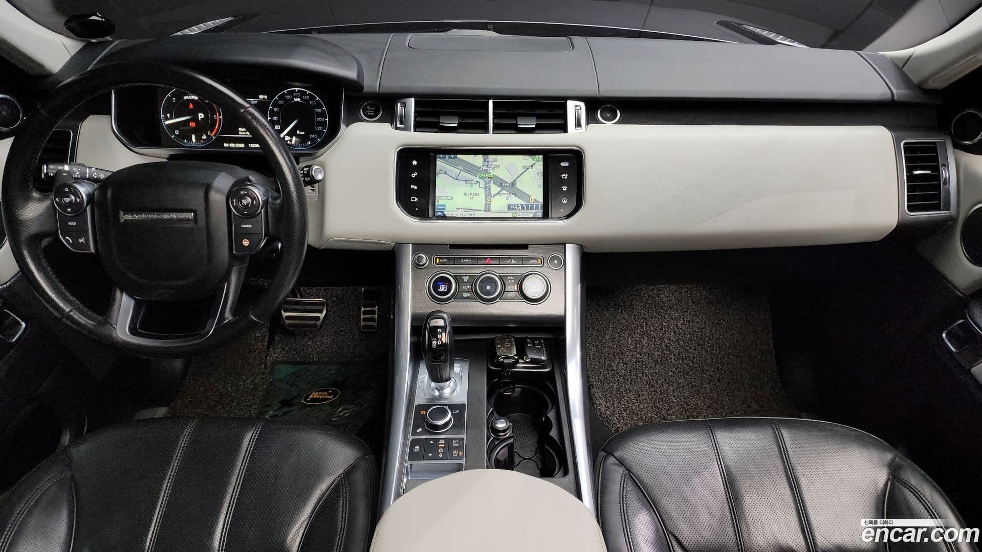 Main__Slider__Photo:Range Rover Sport Land Rover 2016.8-6