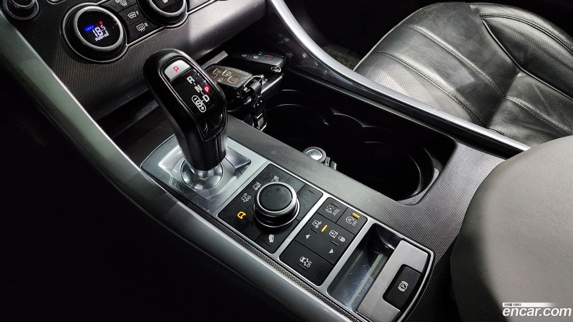 Main__Slider__Photo:Range Rover Sport Land Rover 2016.8-8