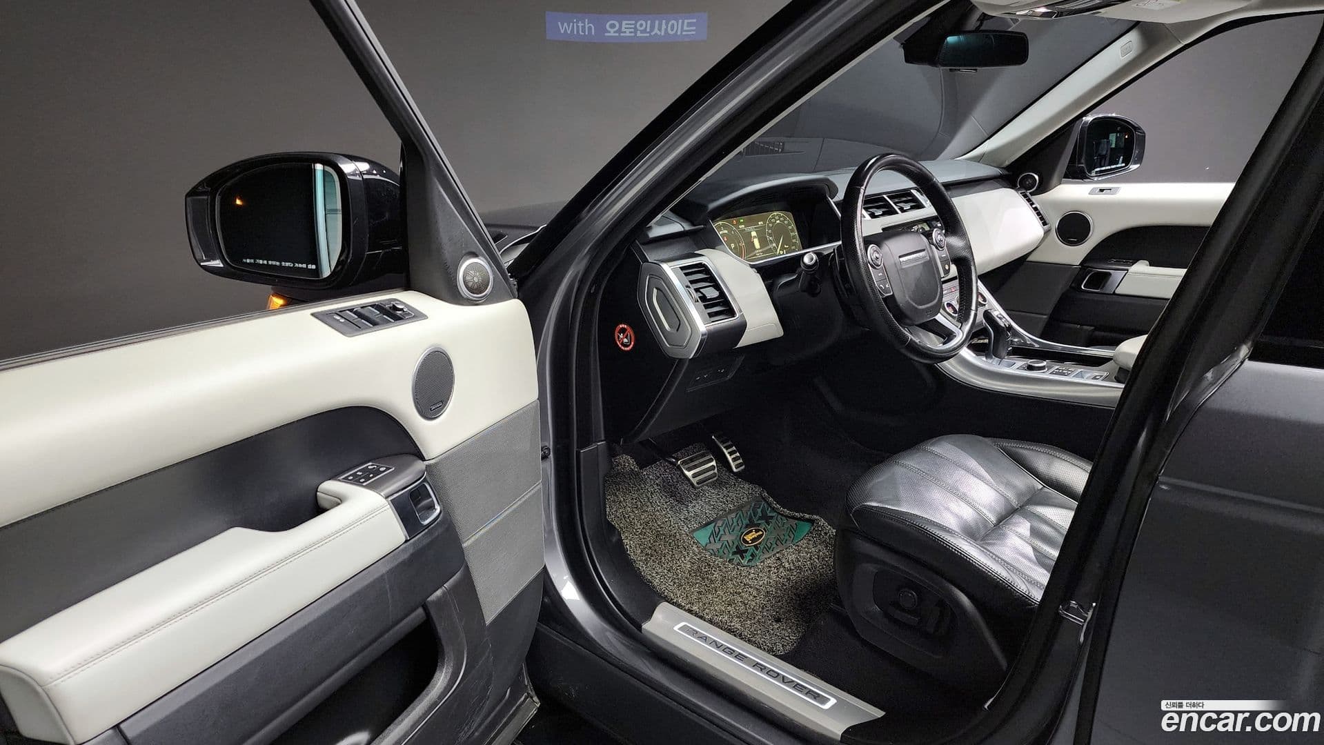 Main__Slider__Photo:Range Rover Sport Land Rover 2016.8-9