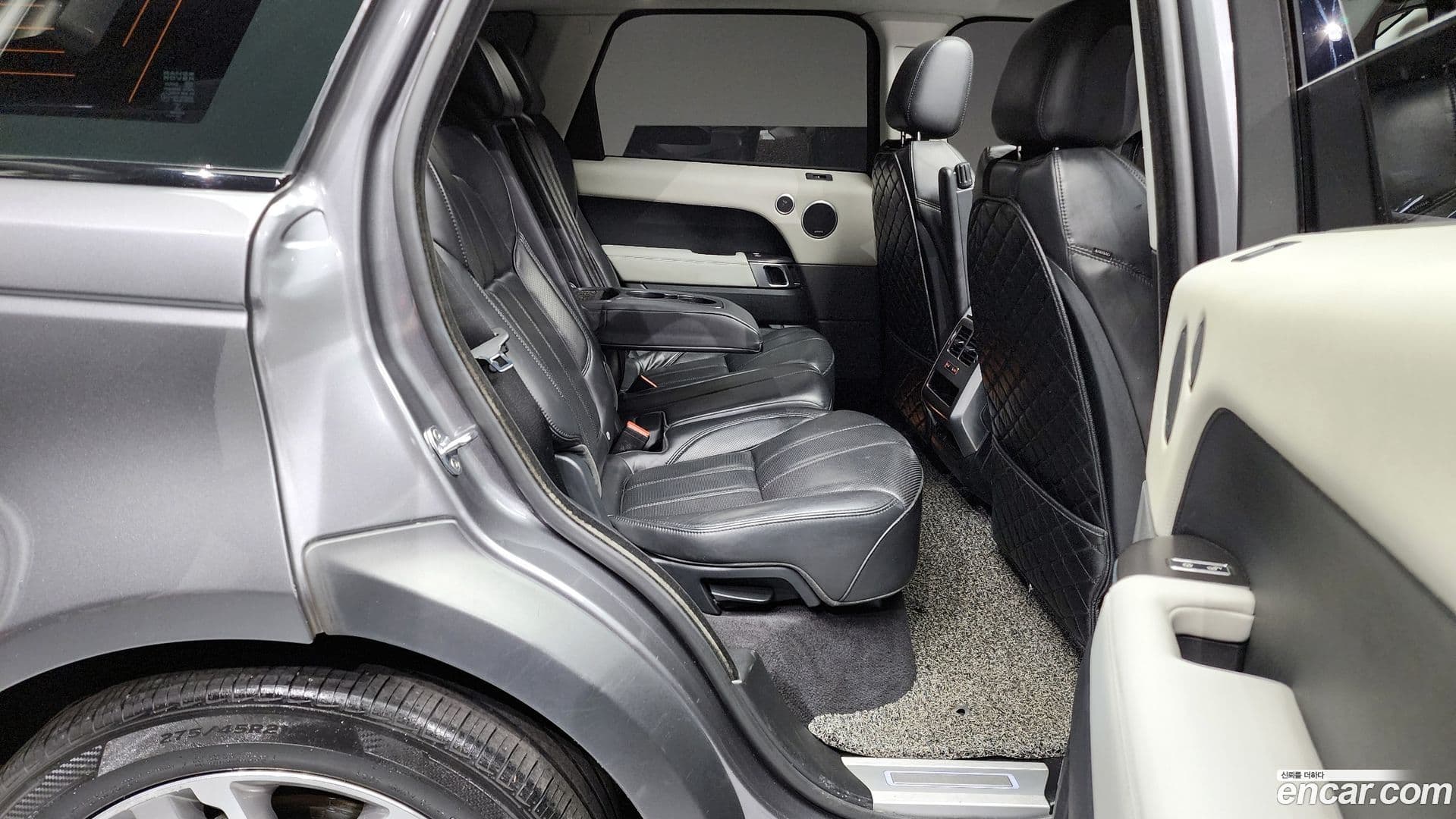 Main__Slider__Photo:Range Rover Sport Land Rover 2016.8-11