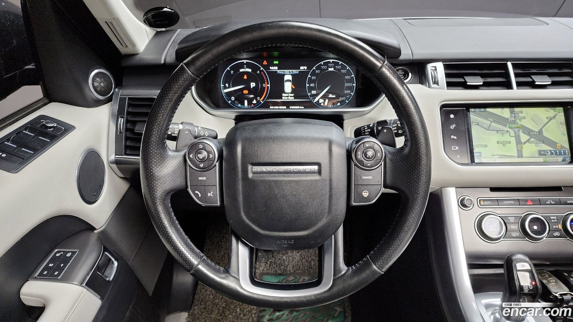 Main__Slider__Photo:Range Rover Sport Land Rover 2016.8-12