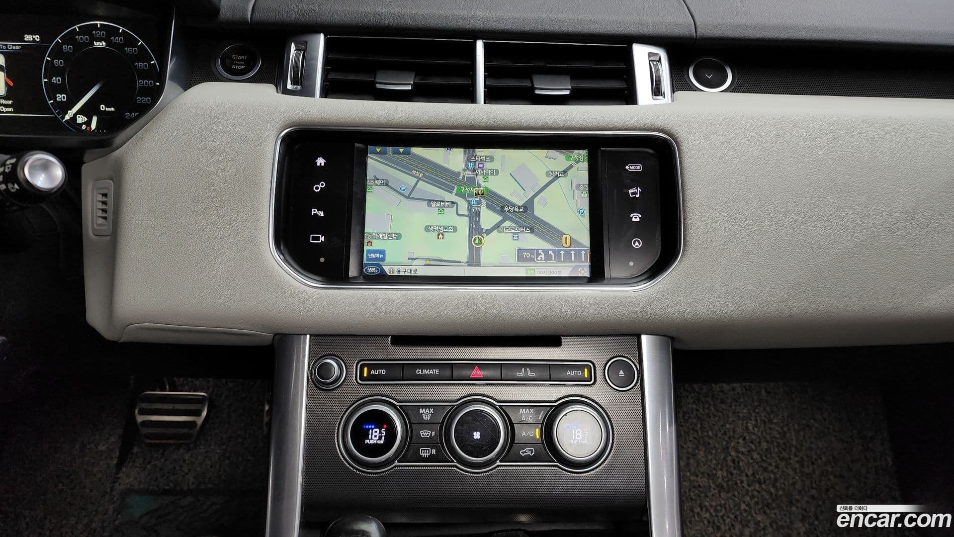 Main__Slider__Photo:Range Rover Sport Land Rover 2016.8-14