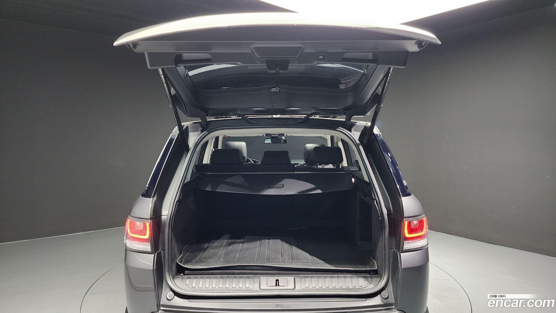 Main__Slider__Photo:Range Rover Sport Land Rover 2016.8-19