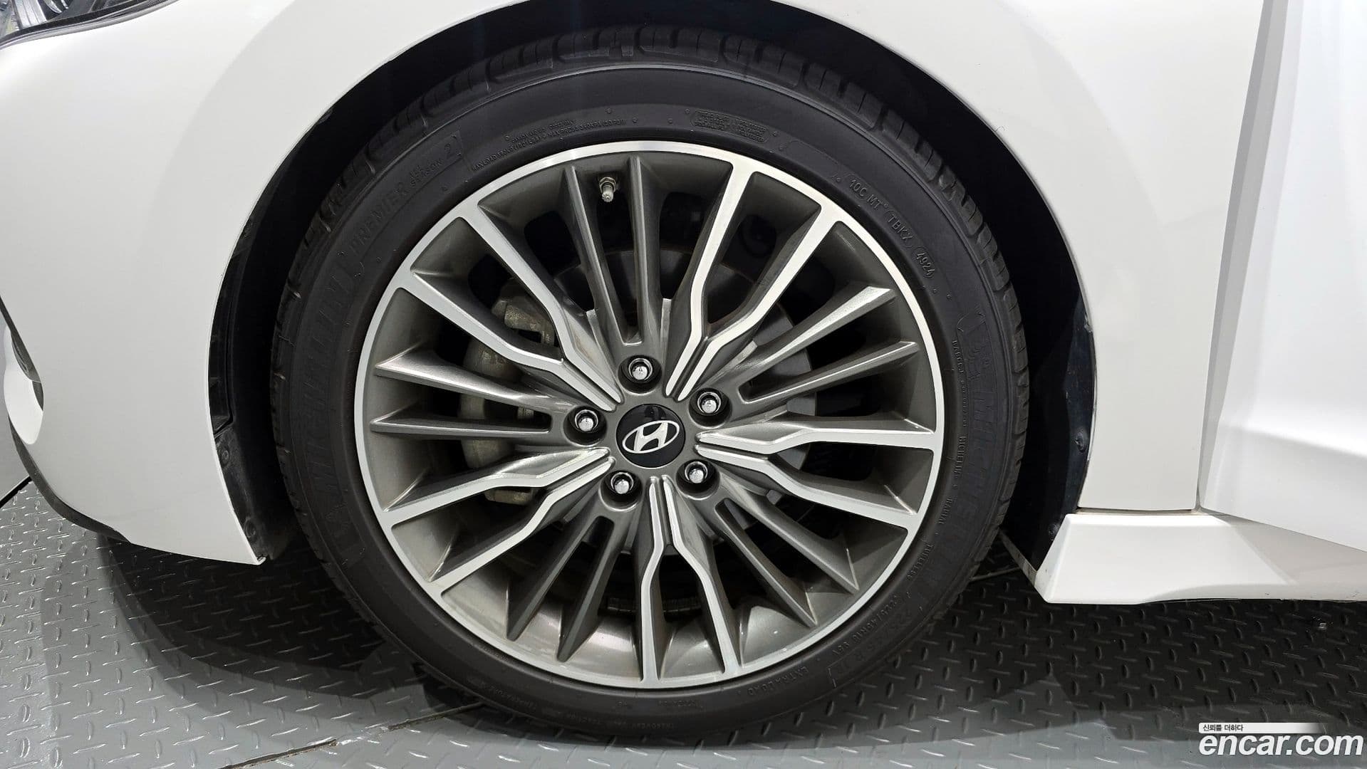 Main__Slider__Photo:AVANTE Hyundai 2016.5-4