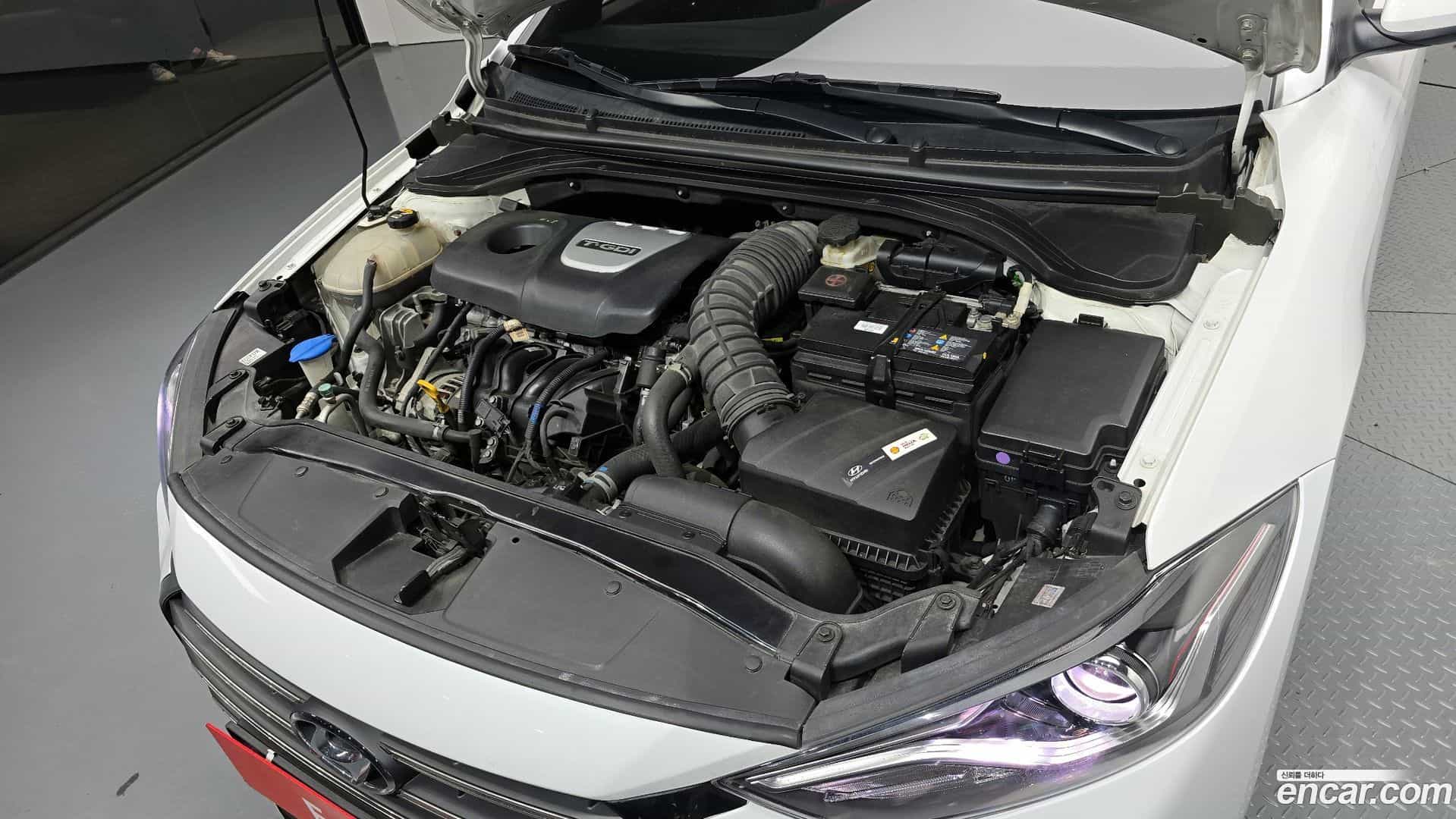 AVANTE Hyundai 2016.5-INNER-006