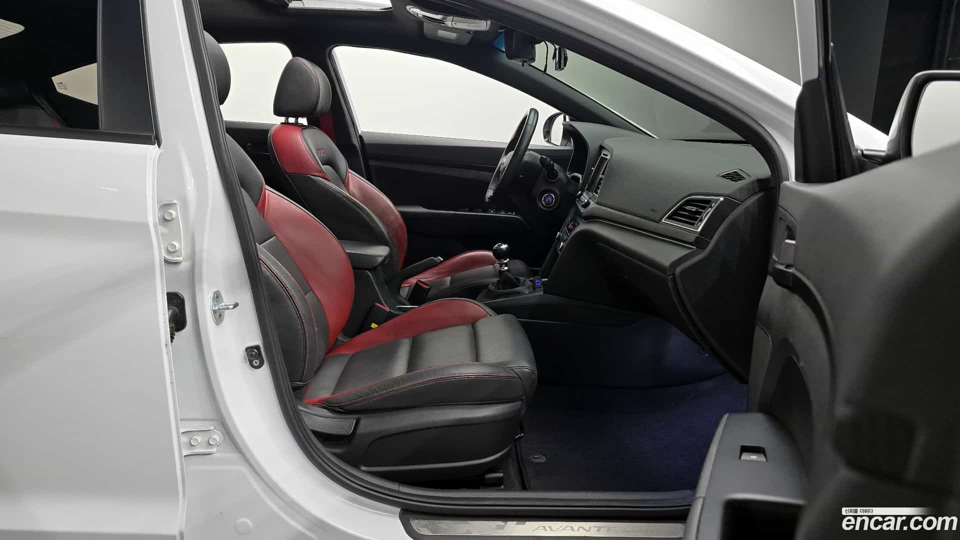 AVANTE Hyundai 2016.5-INNER-010