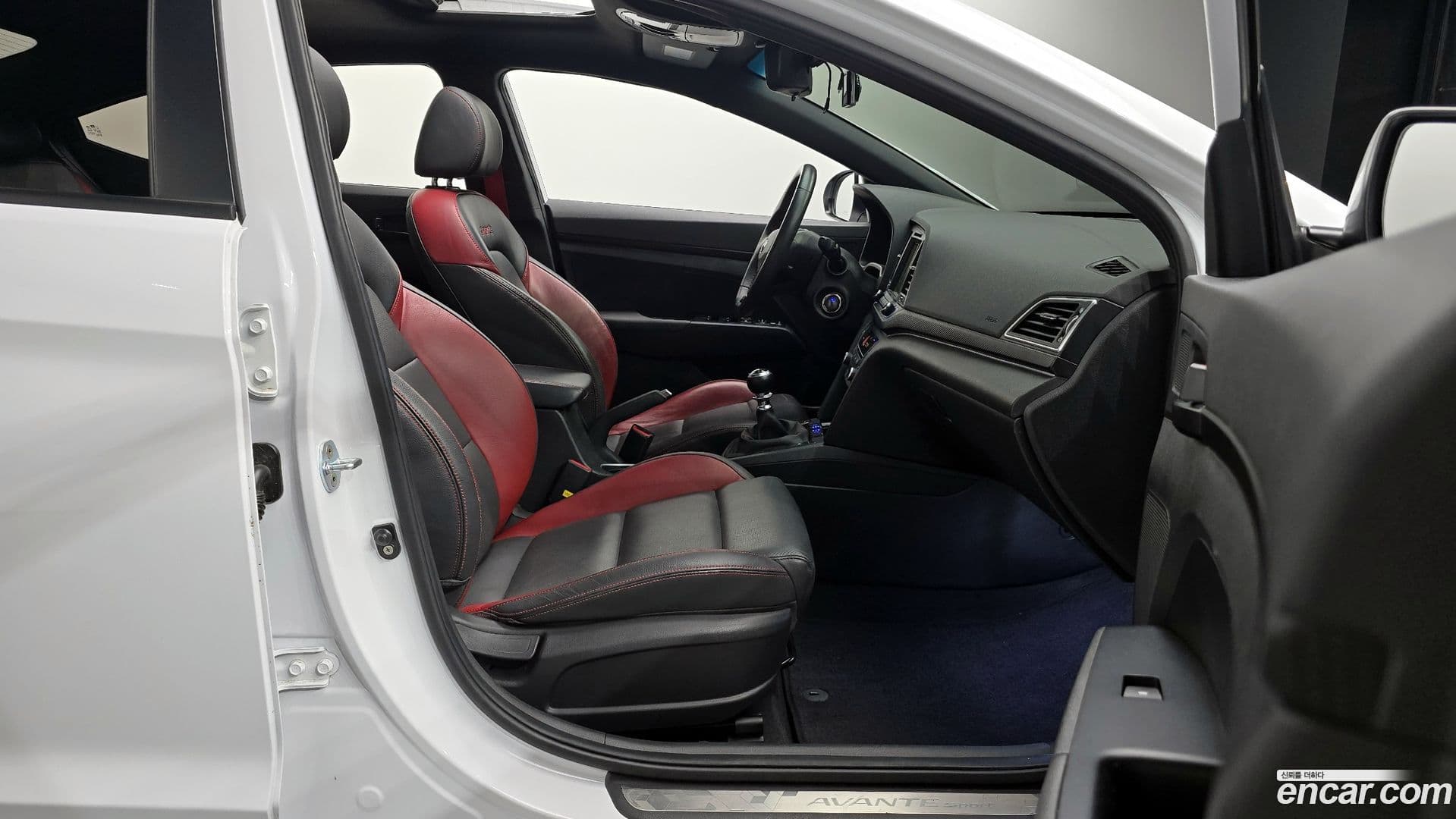 Main__Slider__Photo:AVANTE Hyundai 2016.5-9