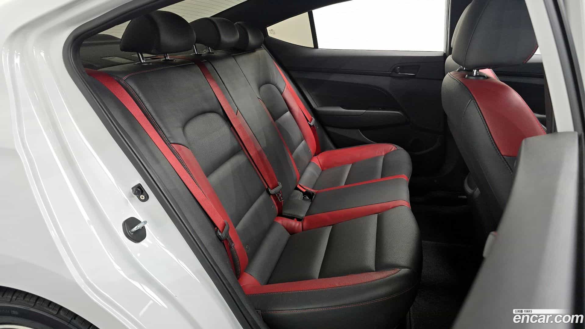 AVANTE Hyundai 2016.5-OPTION-016