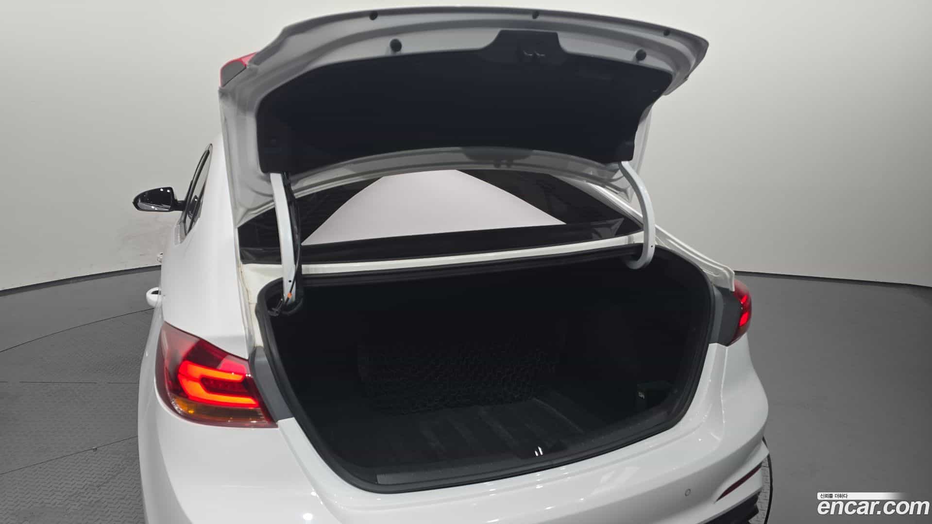 AVANTE Hyundai 2016.5-OPTION-024