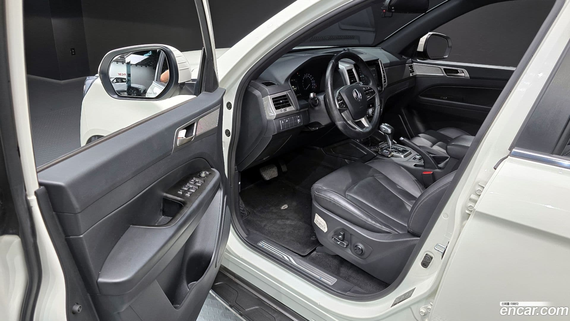 Main__Slider__Photo:Rexton KG_Mobility_Ssangyong 2019.6-9