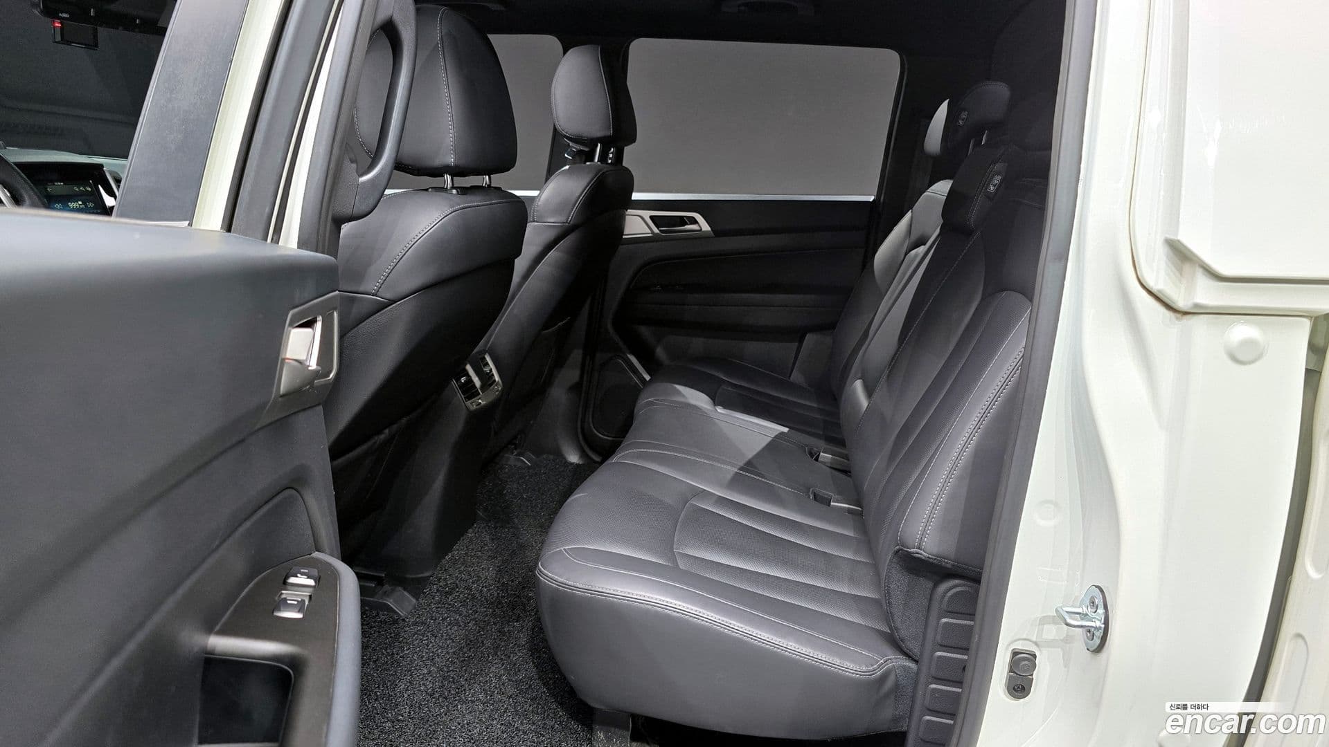 Main__Slider__Photo:Rexton KG_Mobility_Ssangyong 2019.6-11