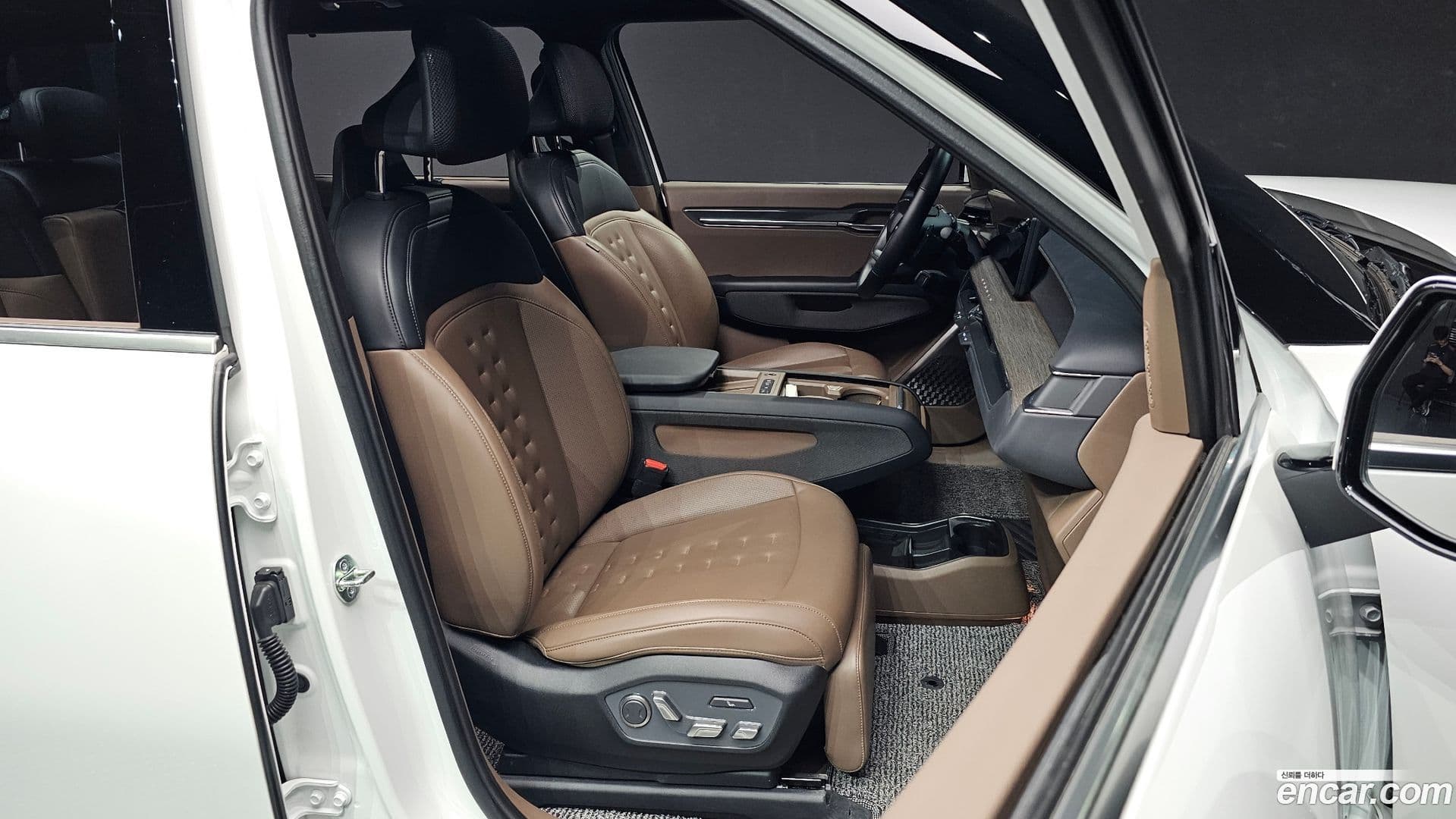 Main__Slider__Photo:EV9 Kia 2023.8-9