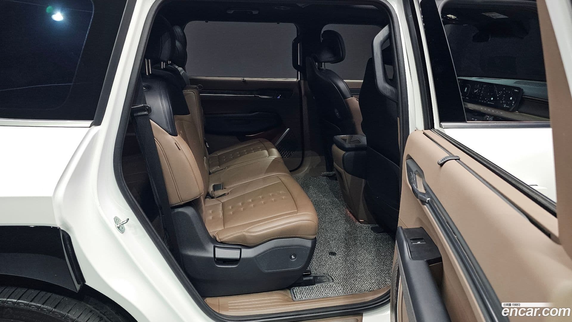 Main__Slider__Photo:EV9 Kia 2023.8-10