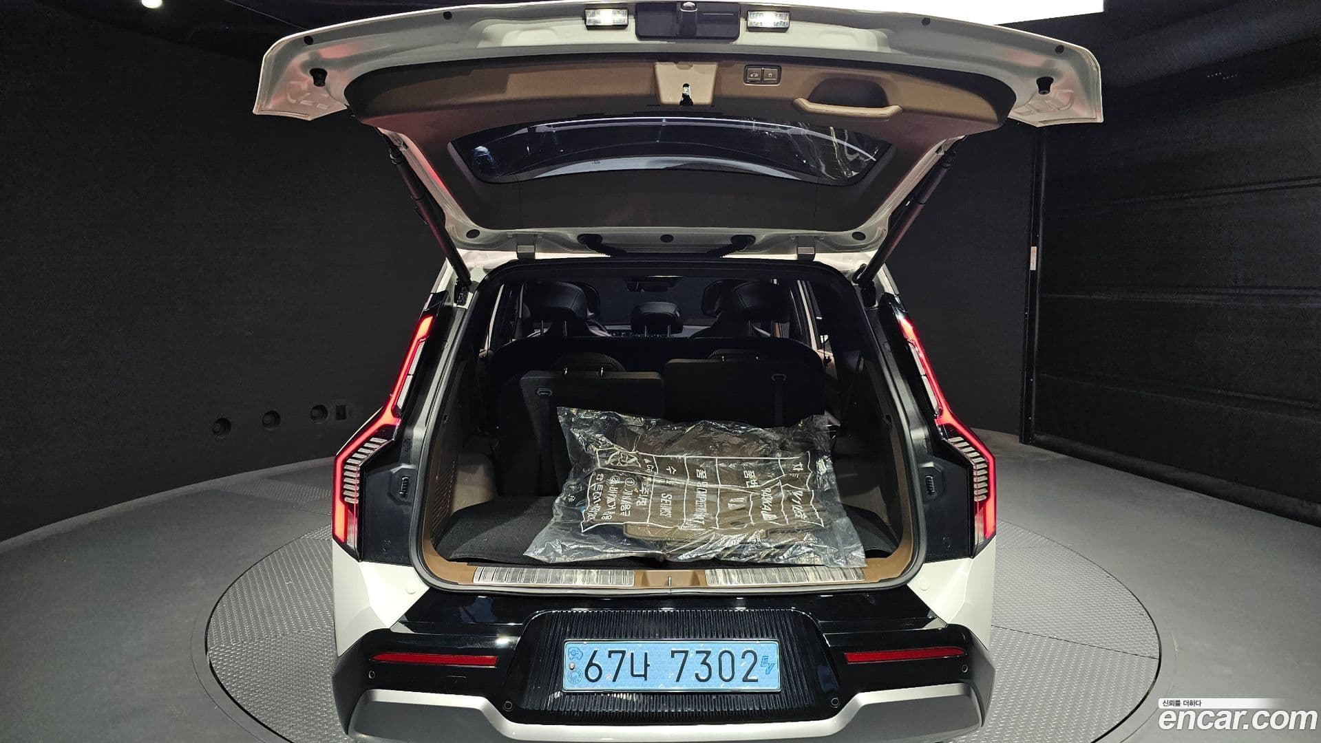 Main__Slider__Photo:EV9 Kia 2023.8-19