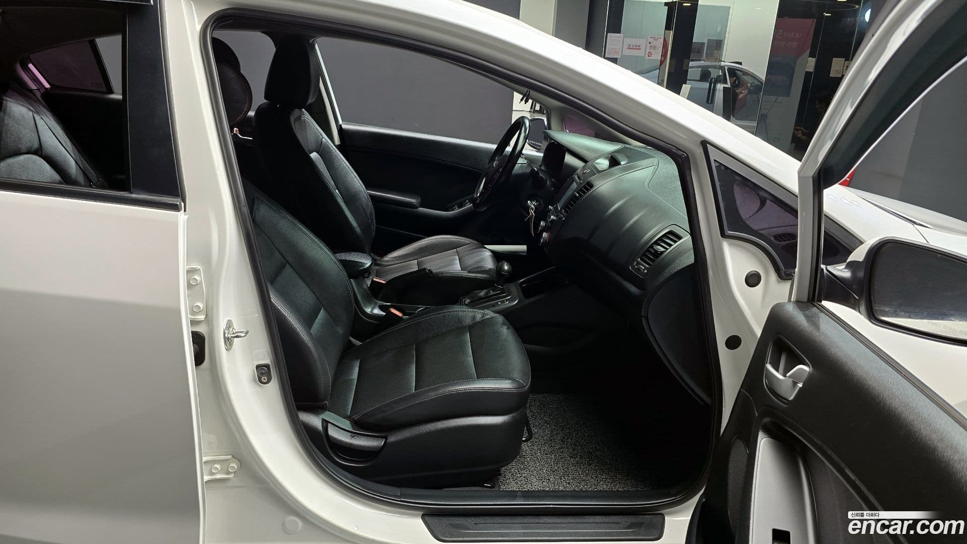 Main__Slider__Photo:K3 Kia 2015.6-9