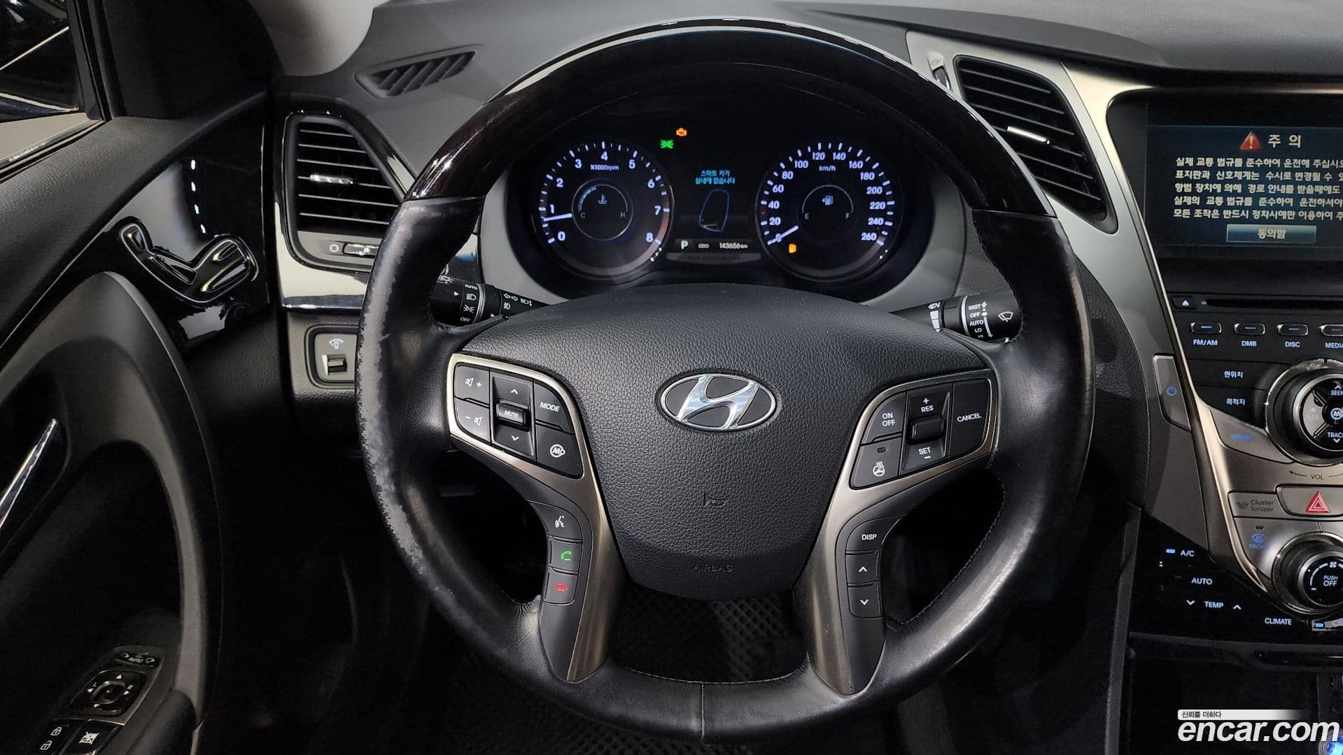 Main__Slider__Photo:Grandeur Hyundai 2012.0-14