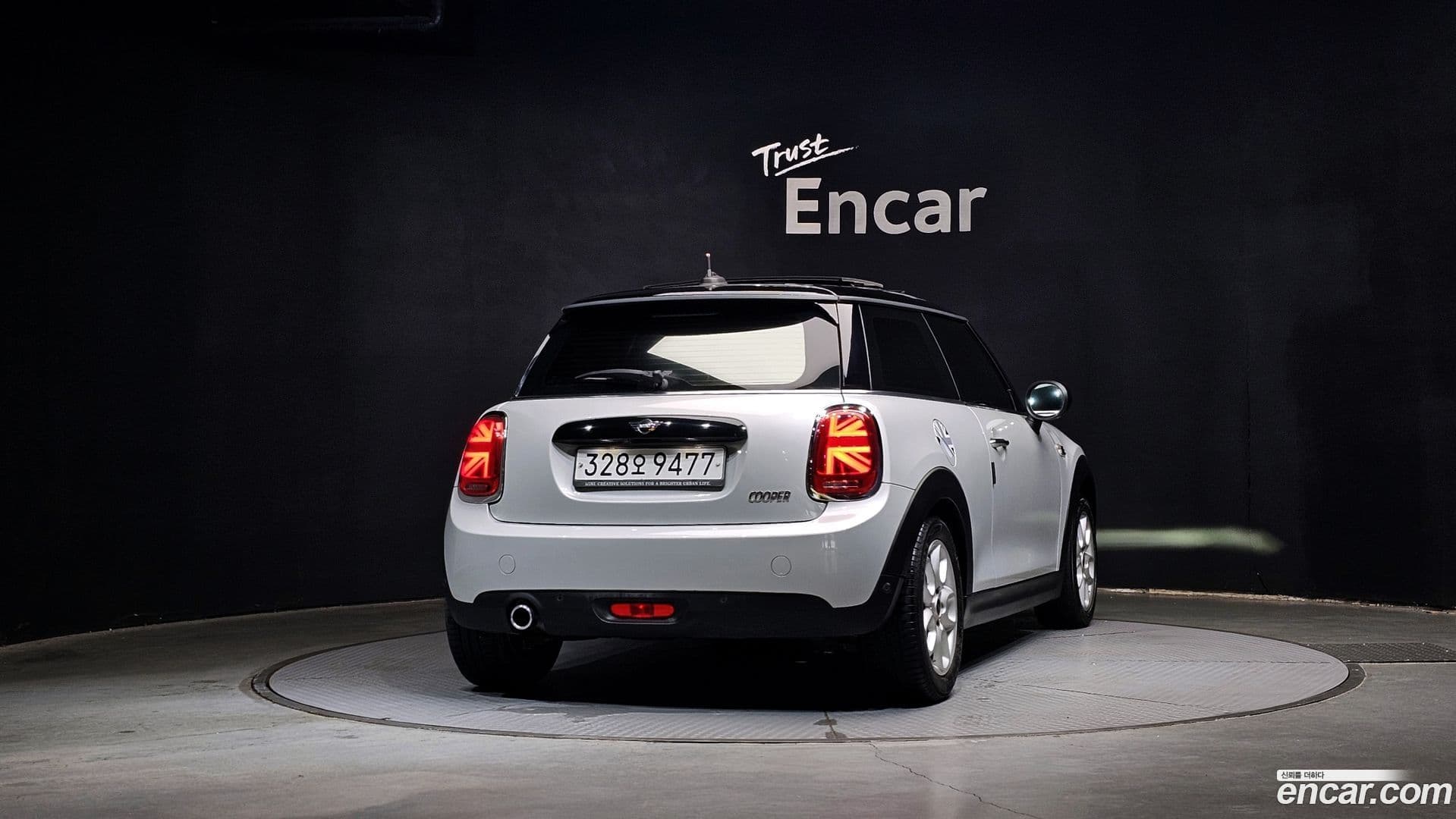 Main__Slider__Photo:Cooper Mini 2020.4-3