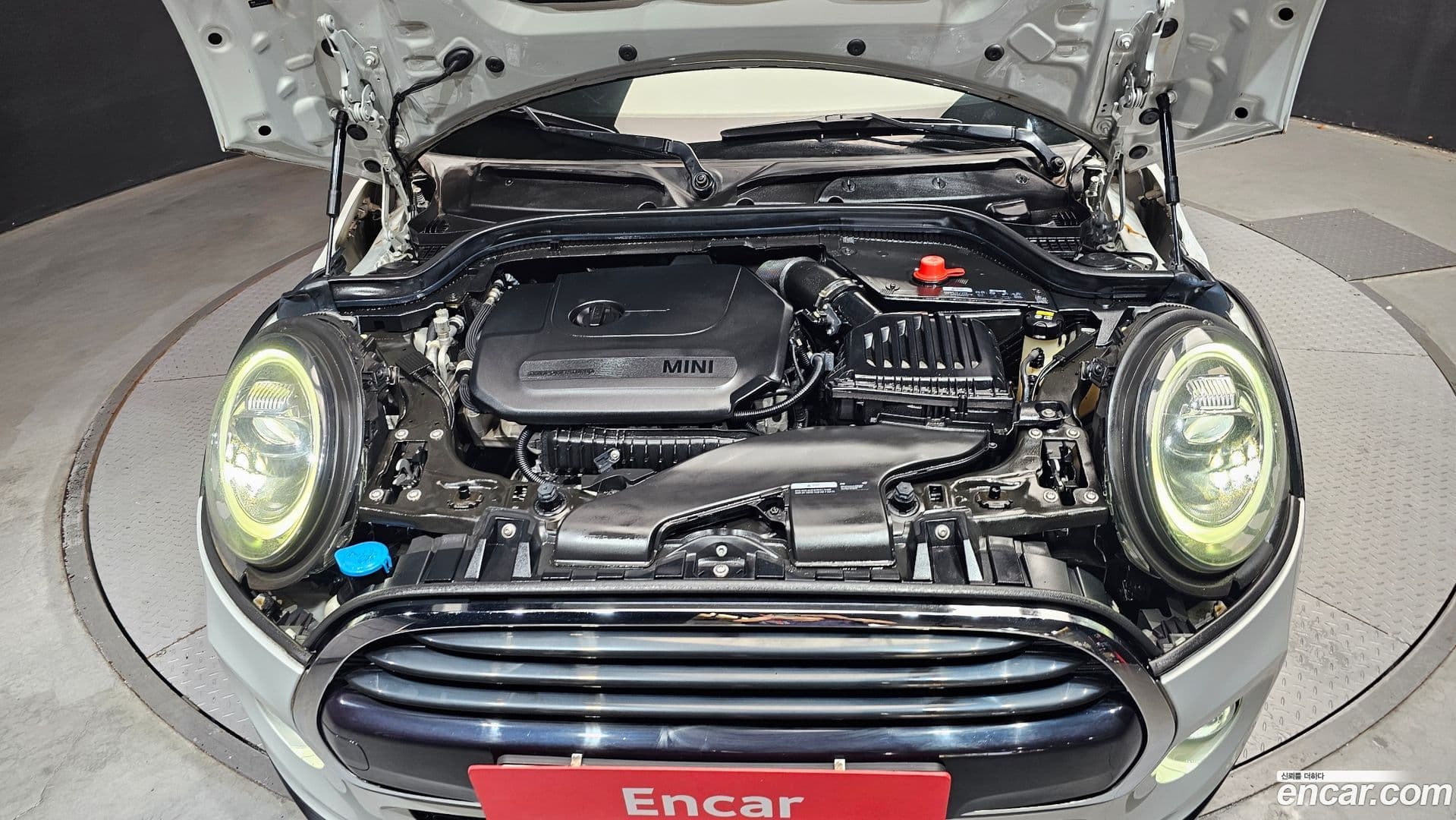 Main__Slider__Photo:Cooper Mini 2020.4-5