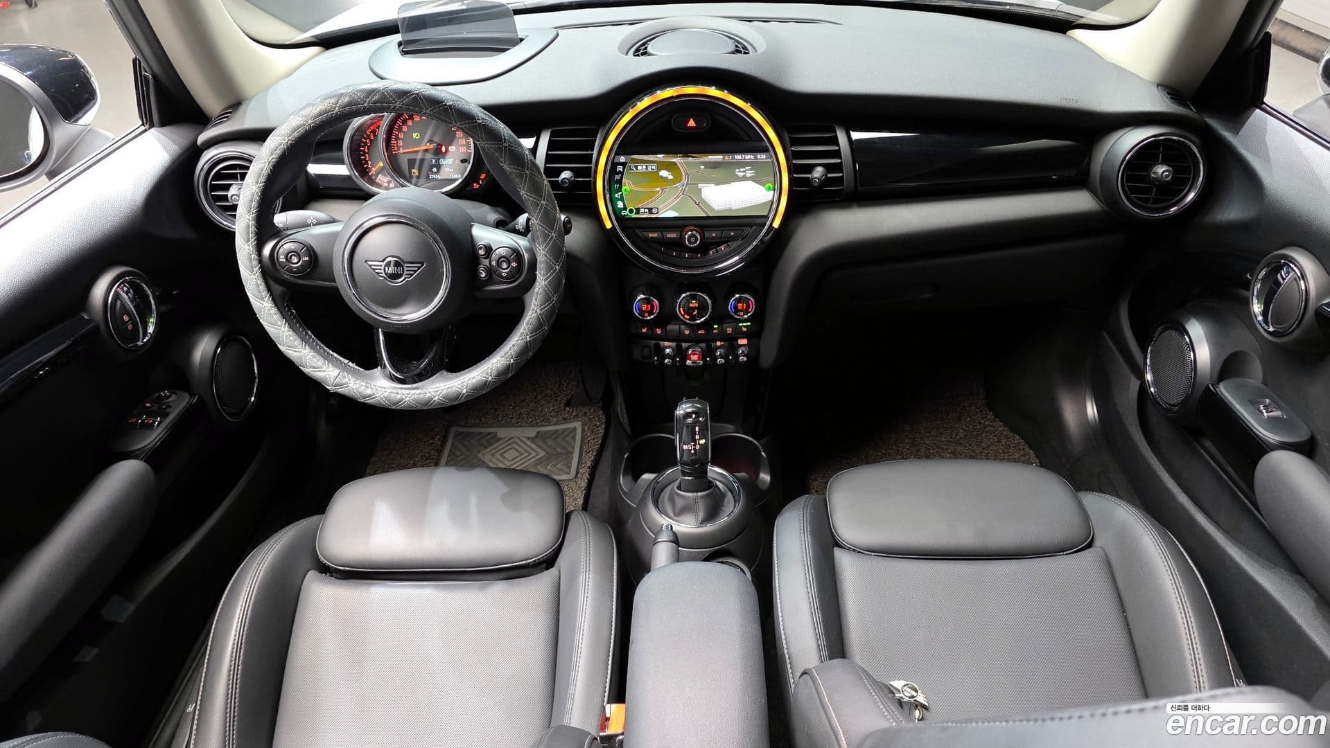 Main__Slider__Photo:Cooper Mini 2020.4-6