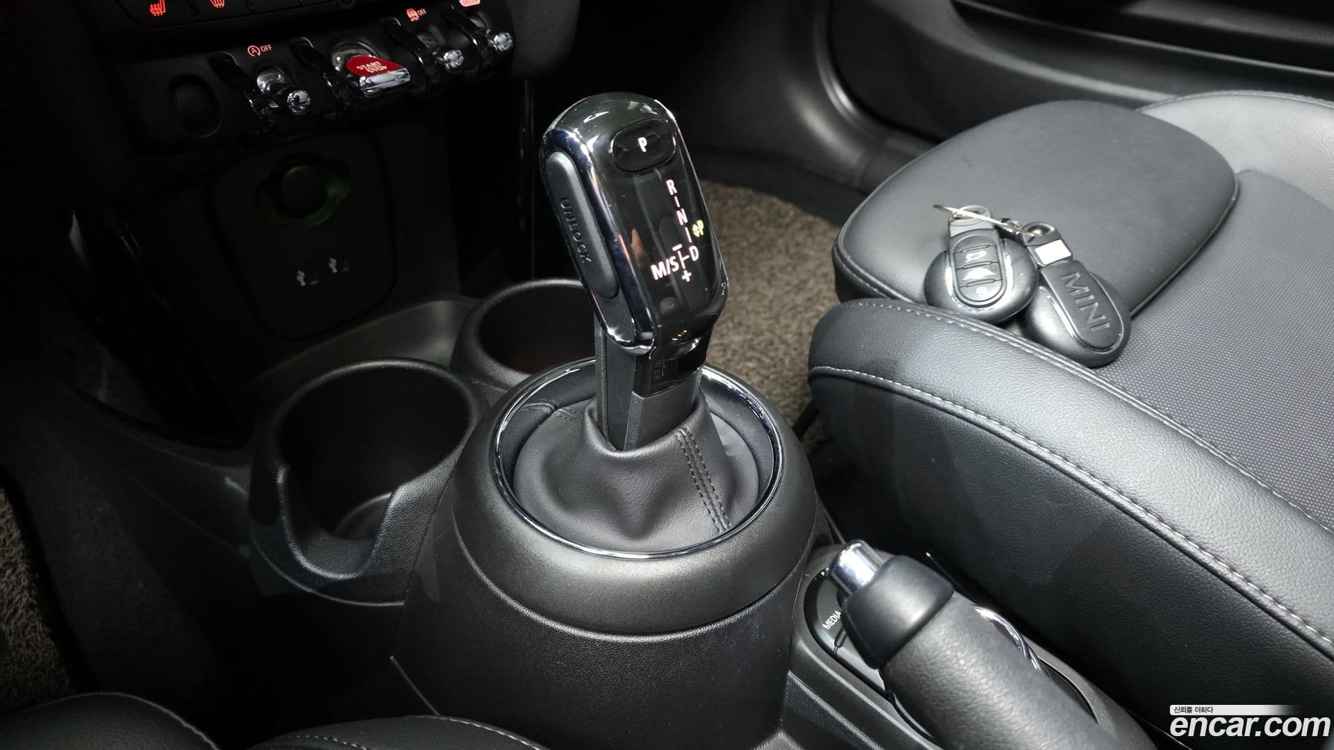 Main__Slider__Photo:Cooper Mini 2020.4-8