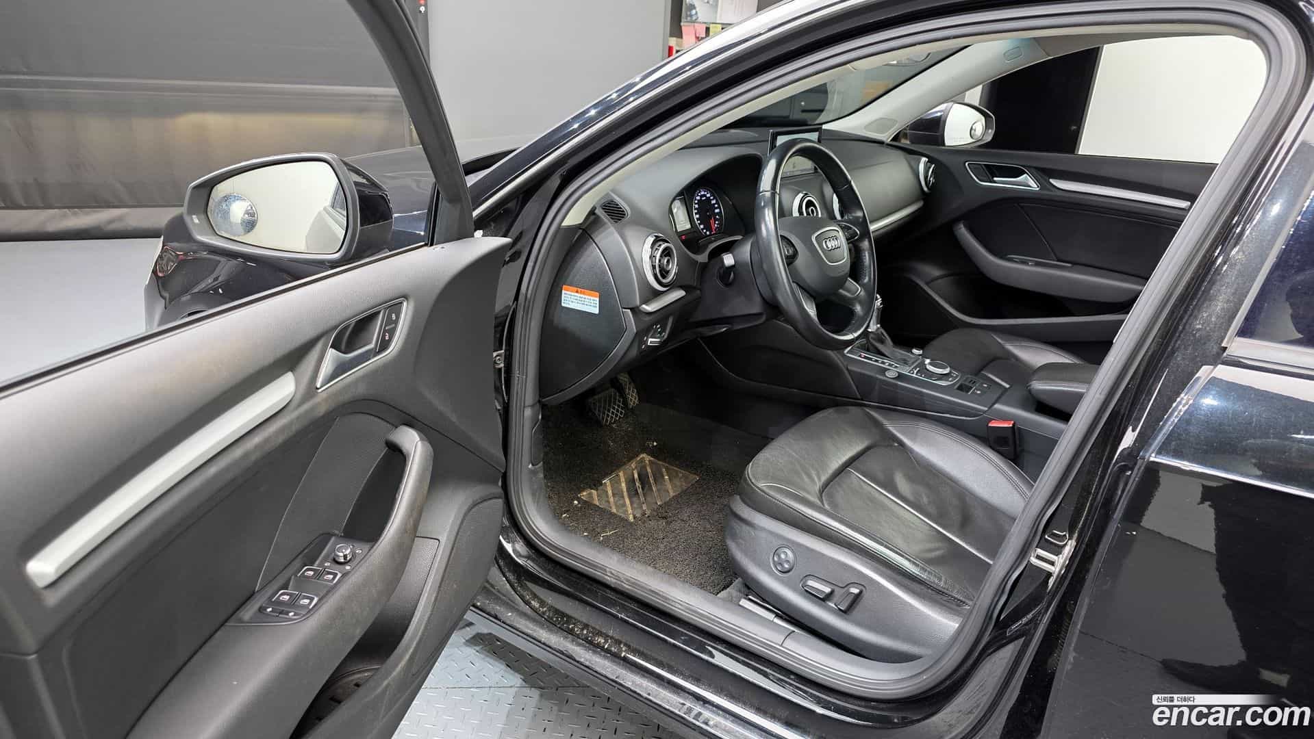 A3 Audi 2015.10-INNER-010