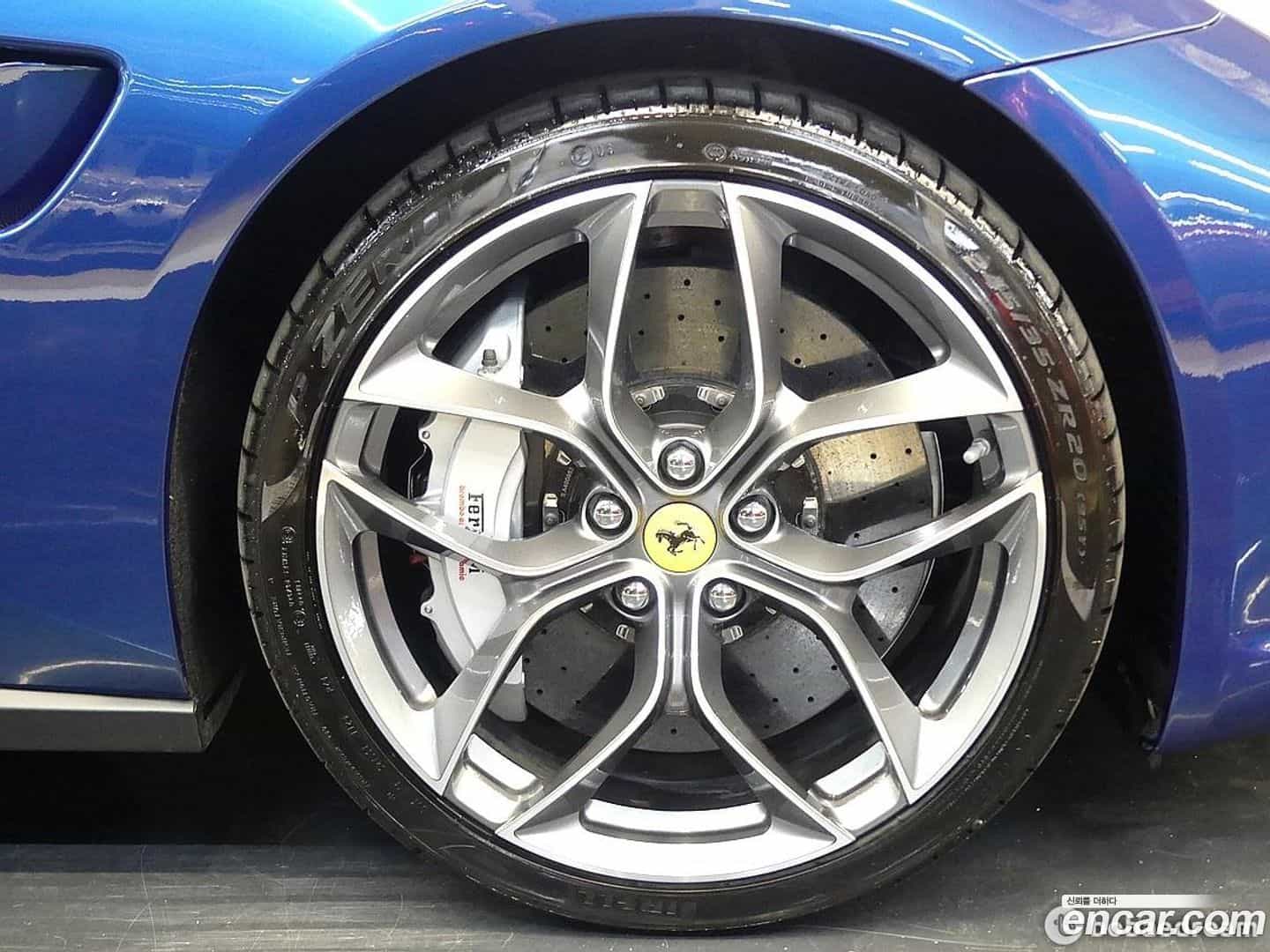 GTC4 Lusso Ferrari 2019.10-OUTER-005