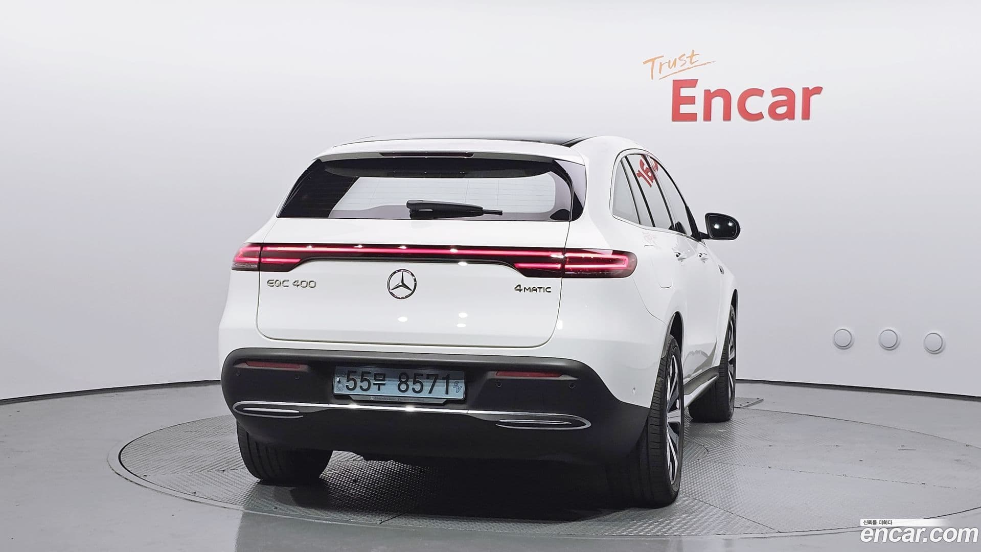 Main__Slider__Photo:EQC Mercedes-Benz 2020.11-3