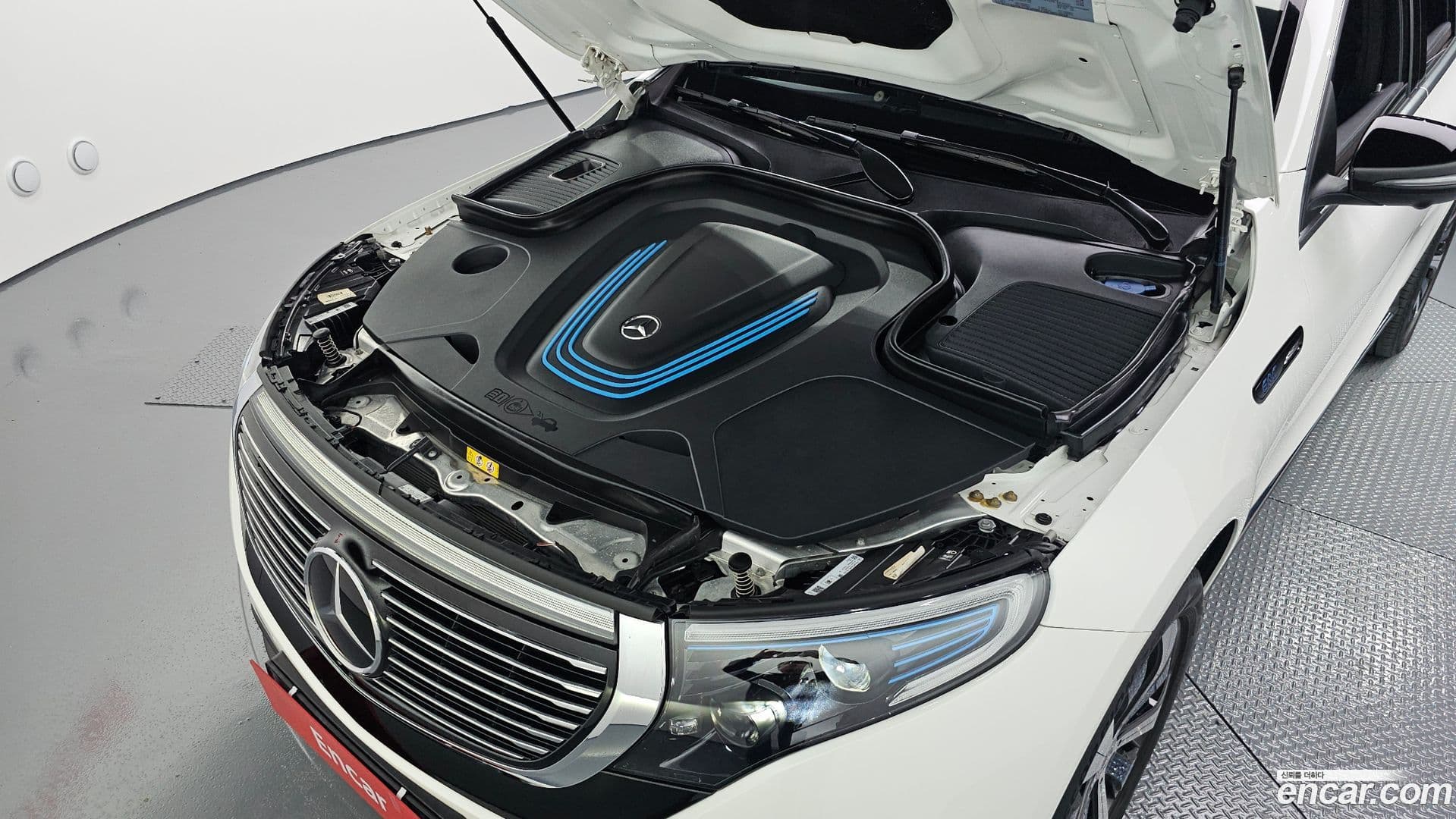 Main__Slider__Photo:EQC Mercedes-Benz 2020.11-5