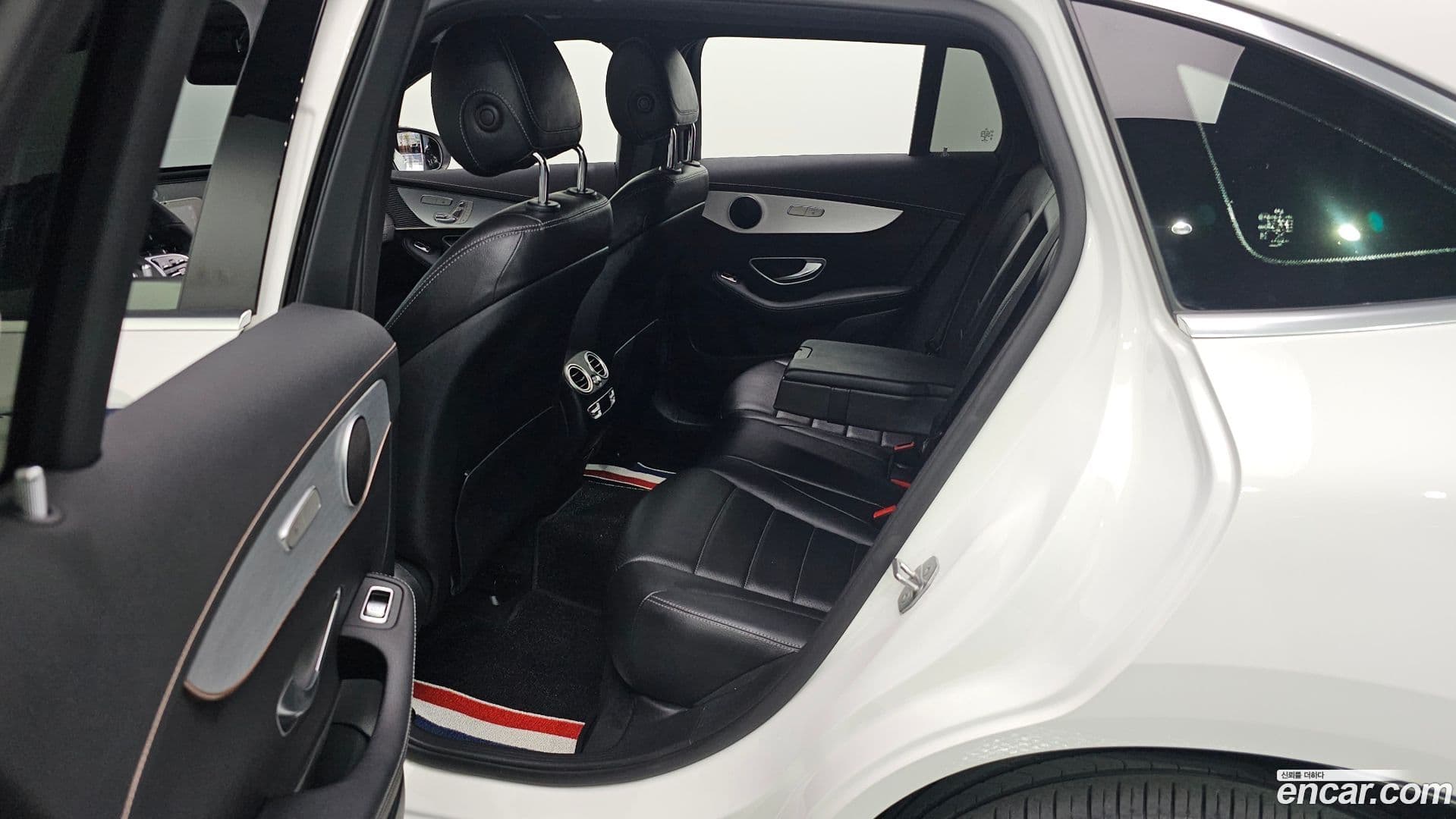 Main__Slider__Photo:EQC Mercedes-Benz 2020.11-10