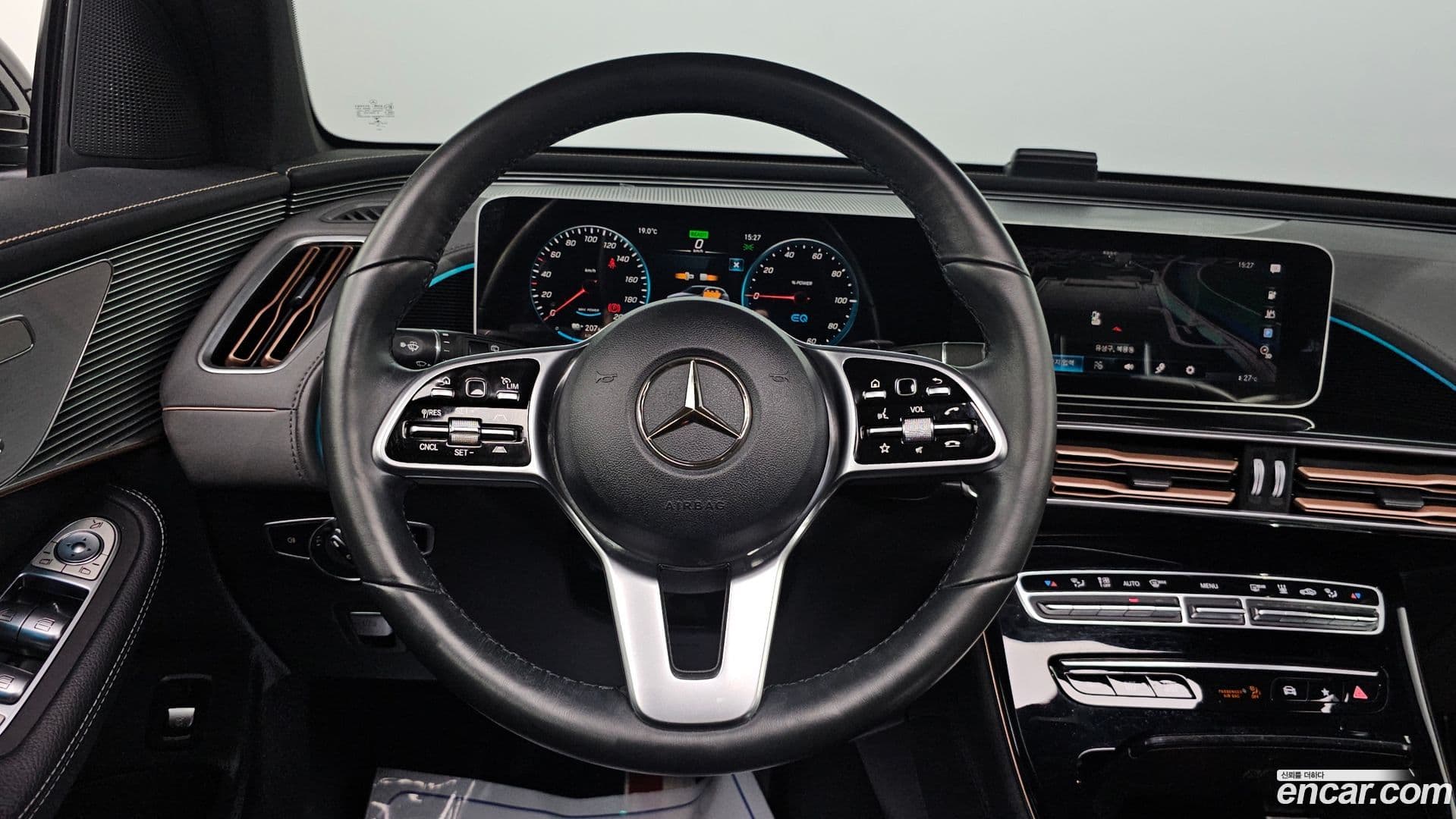 Main__Slider__Photo:EQC Mercedes-Benz 2020.11-13