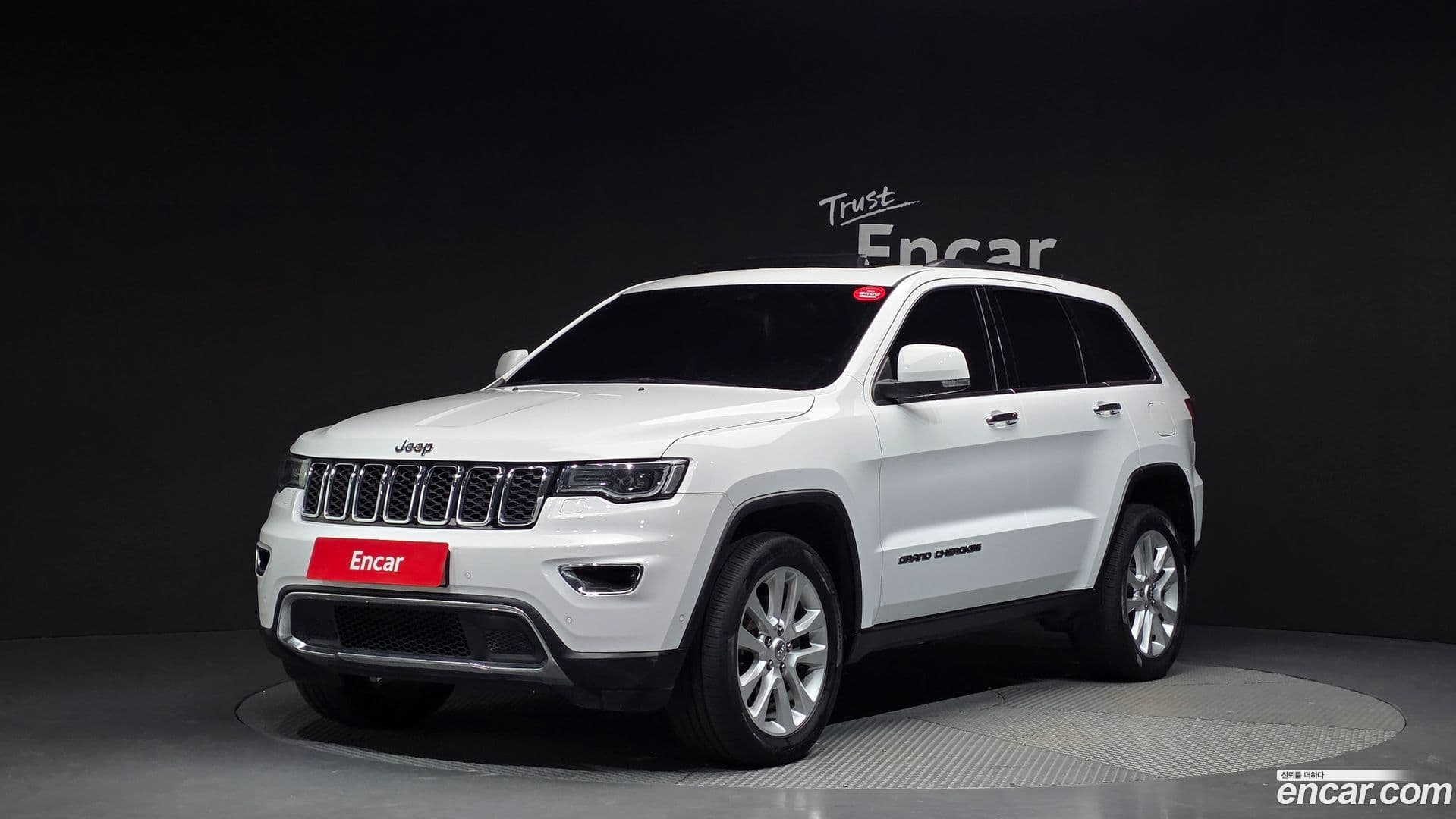 Main__Slider__Photo:Cherokee Jeep 2016.11-0