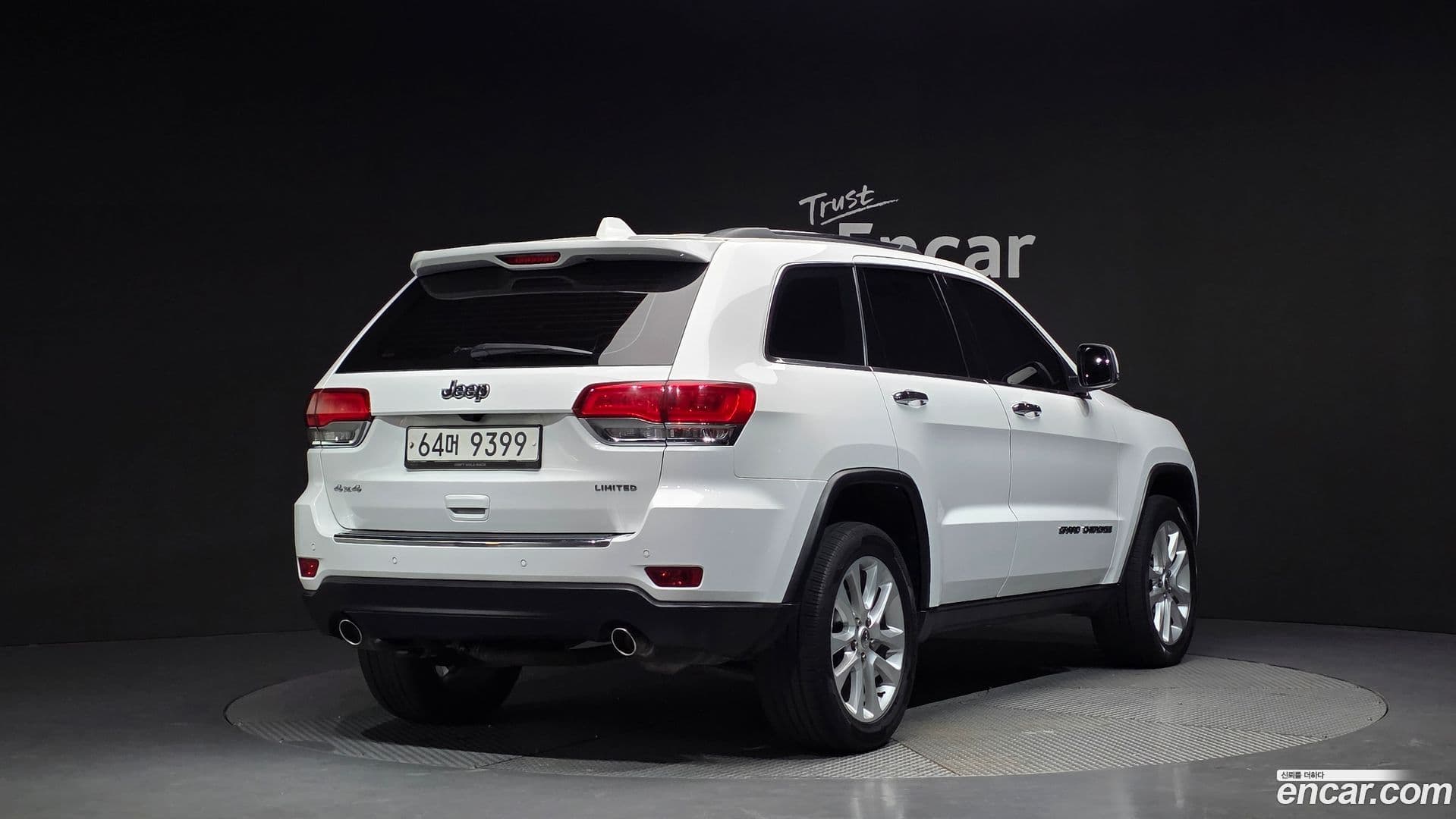 Main__Slider__Photo:Cherokee Jeep 2016.11-1