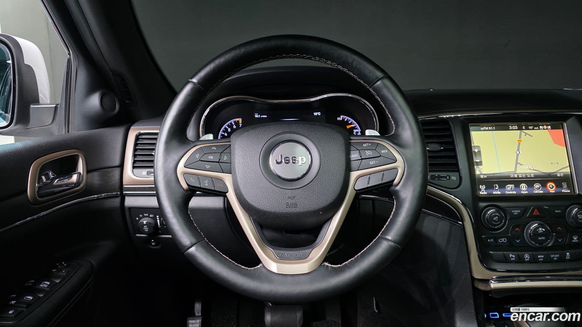 Main__Slider__Photo:Cherokee Jeep 2016.11-13